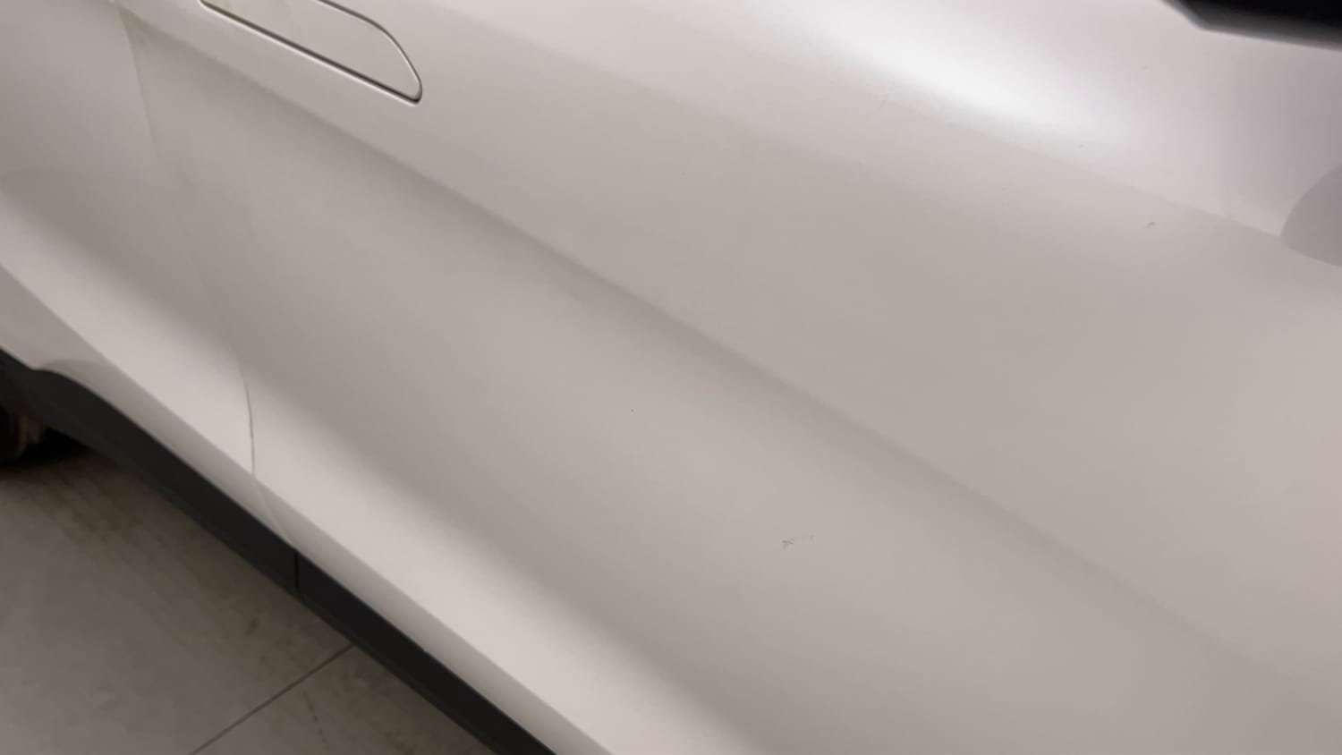 Used 2024 Mahindra XUV700 AX 5 Petrol AT 5 STR Petrol Automatic dents MINOR SCRATCH