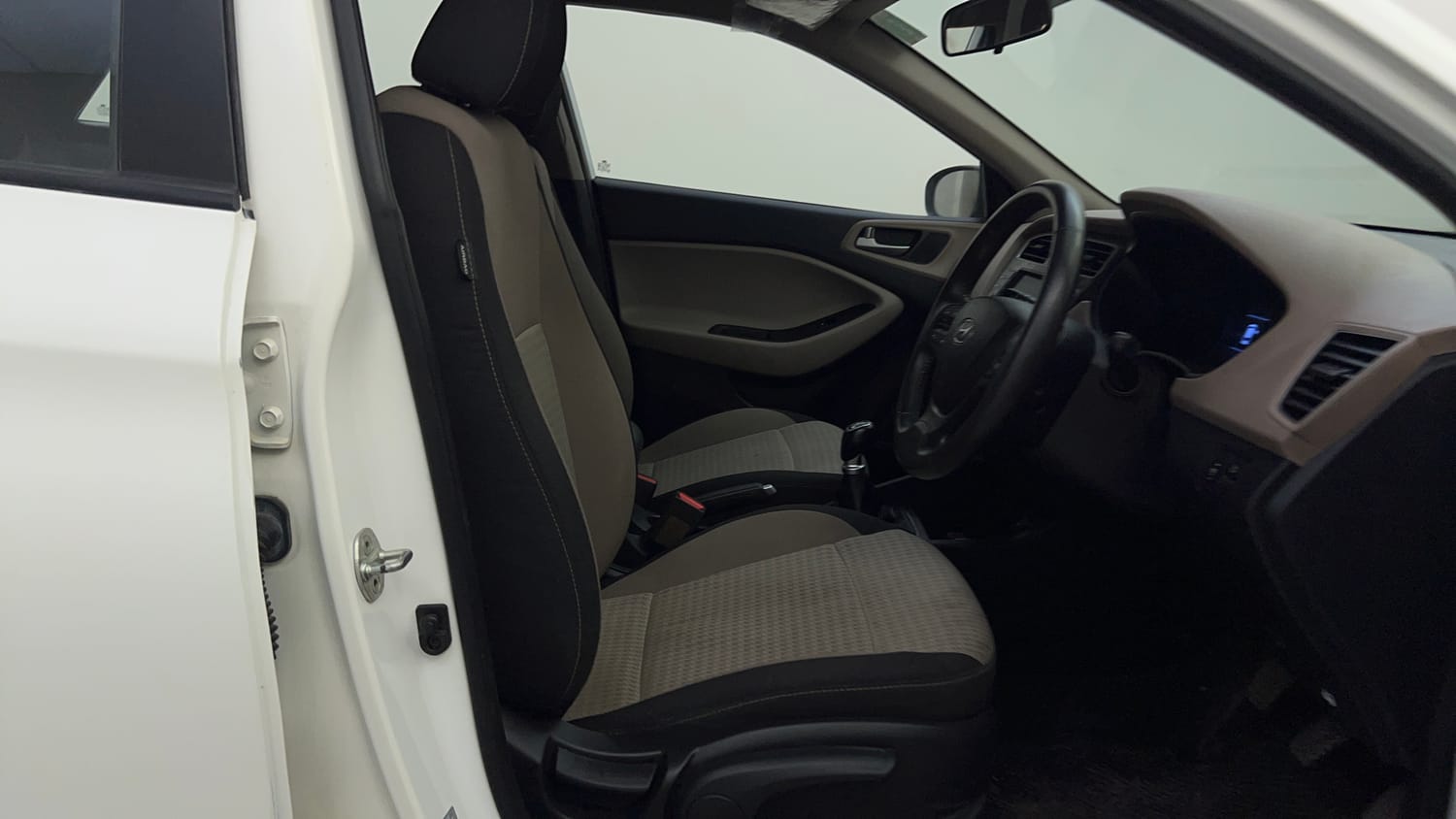 Used 2019 Hyundai Elite i20 Asta 1.2 (O) Petrol Manual interior RIGHT SIDE FRONT DOOR CABIN VIEW