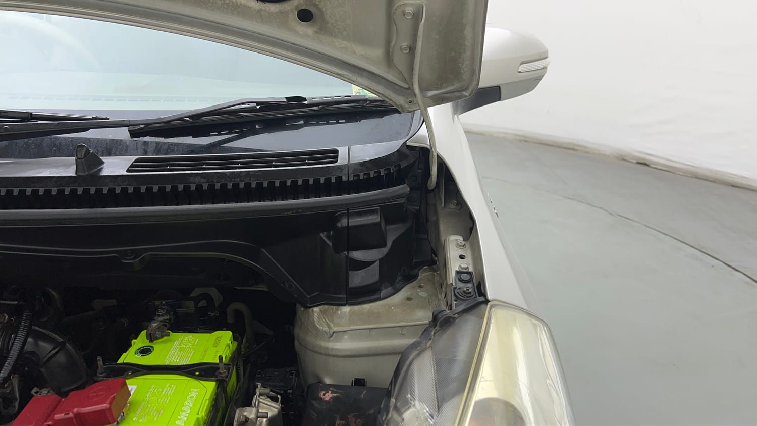 Used 2018 Maruti Suzuki Ertiga ZXI+ Petrol Manual engine ENGINE LEFT SIDE HINGE & APRON VIEW