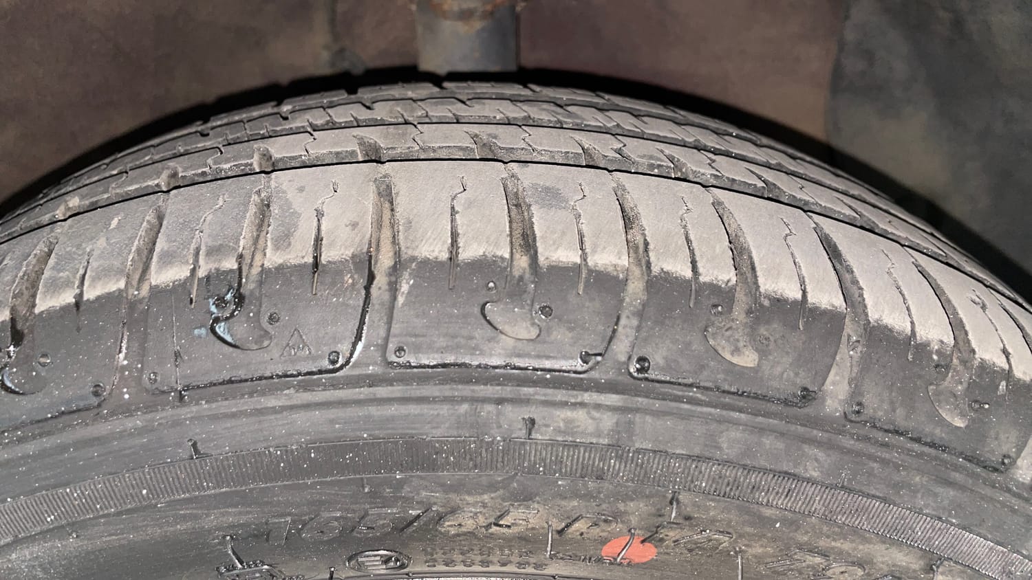 Used 2014 Hyundai Grand i10 Asta AT 1.2 Kappa VTVT Petrol Automatic tyres RIGHT FRONT TYRE TREAD VIEW