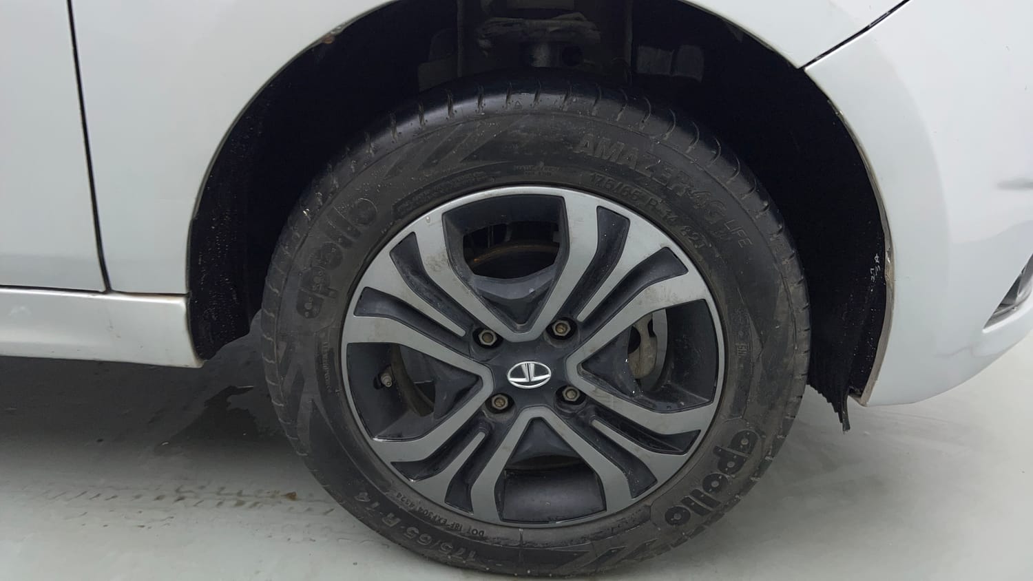 Used 2019 Tata Tiago Revotron XZ Petrol Manual tyres RIGHT FRONT TYRE RIM VIEW