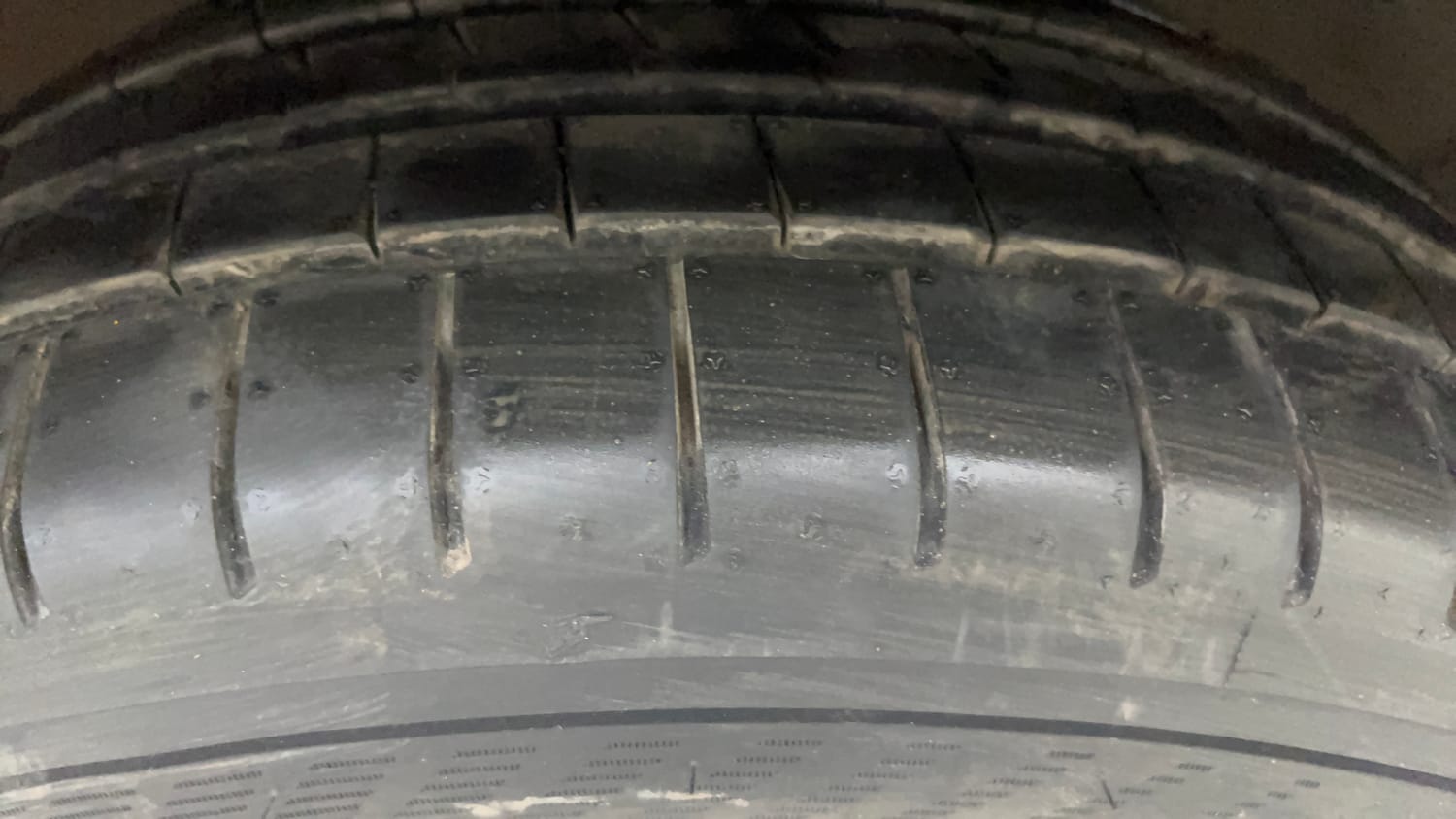 Used 2023 Volvo XC40 B4 Ultimate Petrol Automatic tyres RIGHT FRONT TYRE TREAD VIEW