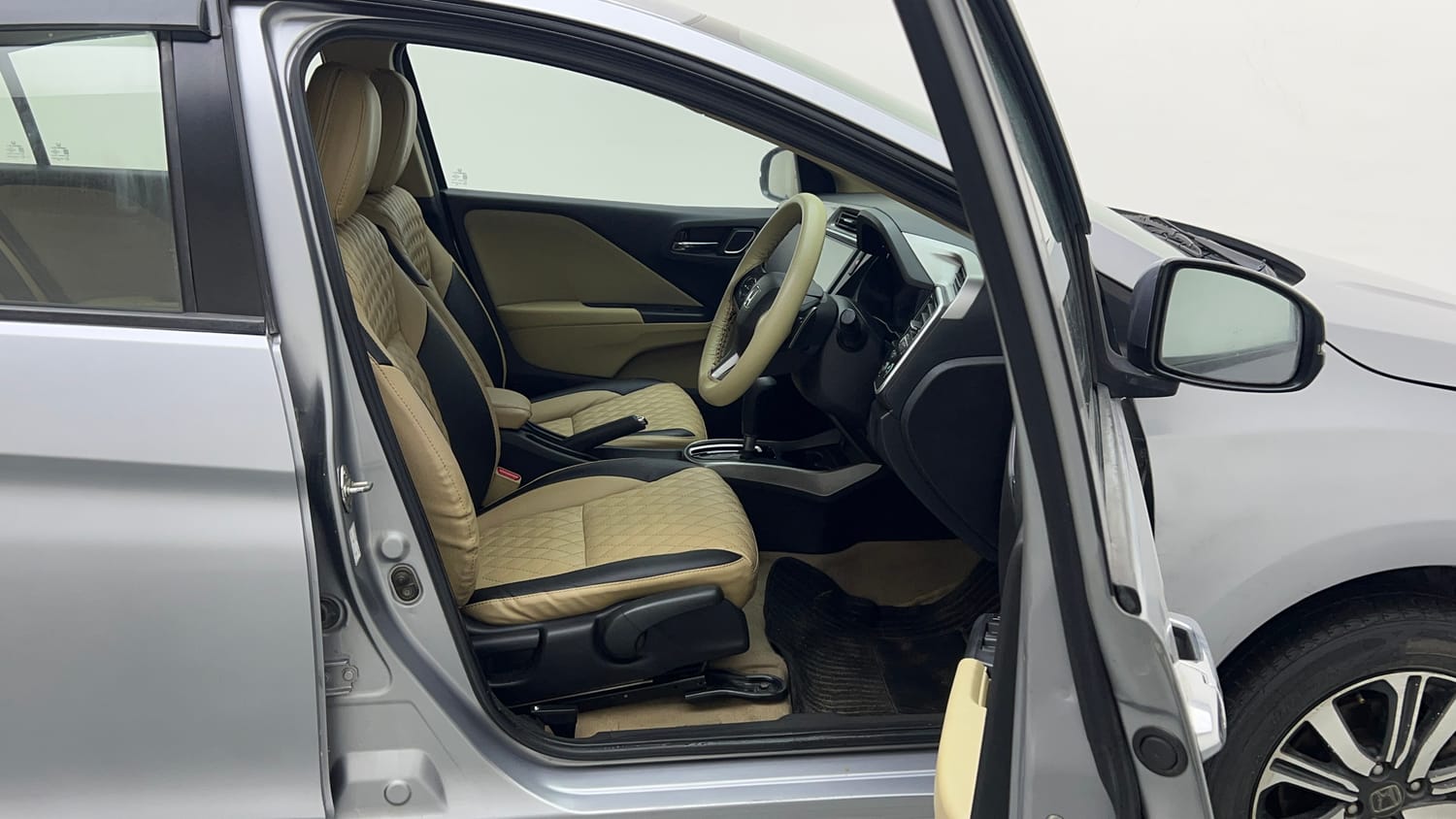 Used 2019 Honda City V CVT Petrol Petrol Automatic interior RIGHT SIDE FRONT DOOR CABIN VIEW