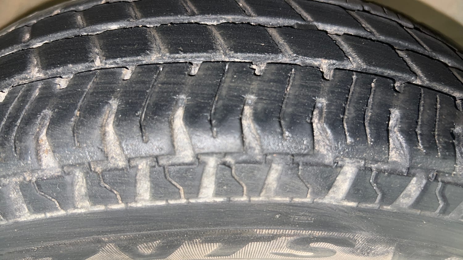 Used 2017 Maruti Suzuki Alto 800 LXi Petrol Manual tyres RIGHT FRONT TYRE TREAD VIEW
