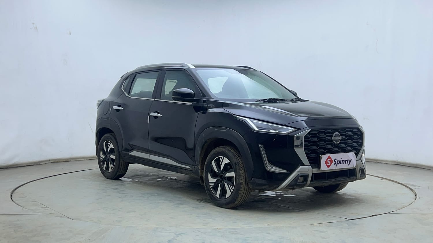 Used 2025 Nissan Magnite Tekna Plus HRAO 1.0 Turbo Petrol MT Petrol Manual exterior RIGHT FRONT CORNER VIEW