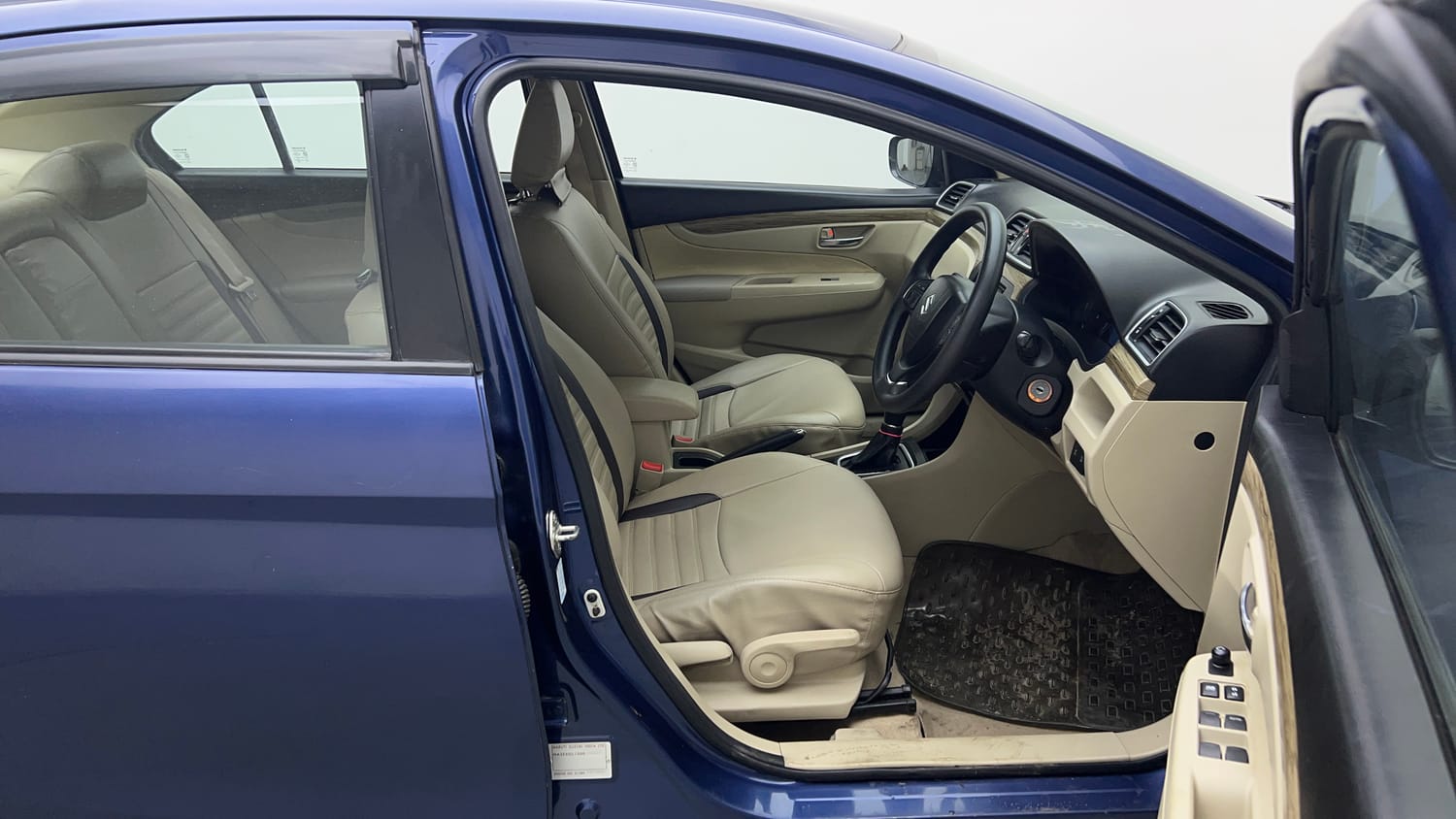 Used 2018 Maruti Suzuki Ciaz Delta Hybrid 1.5 AT Petrol Automatic interior RIGHT SIDE FRONT DOOR CABIN VIEW