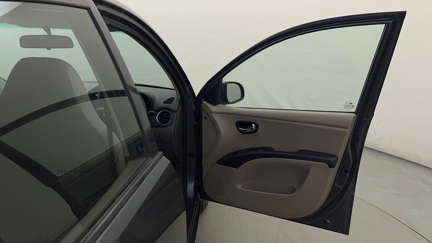 Used 2011 Hyundai i10 Magna 1.2 Kappa2 Petrol Manual interior RIGHT FRONT DOOR OPEN VIEW