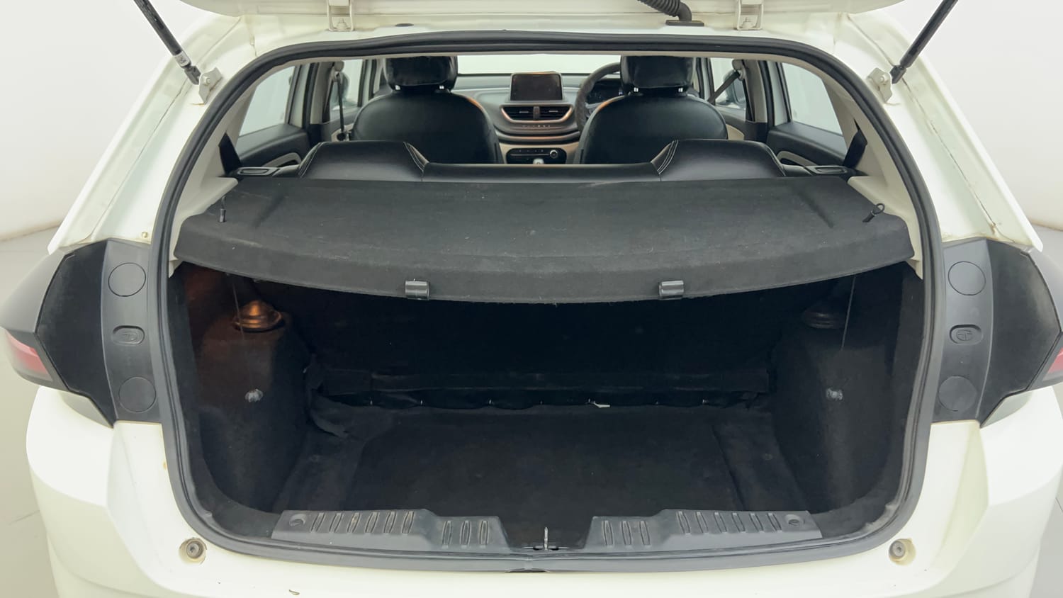 Used 2022 Tata Altroz XT Petrol Petrol Manual interior DICKY INSIDE VIEW
