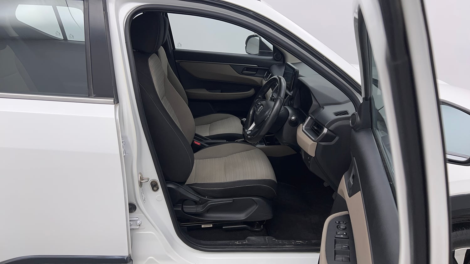 Used 2023 Honda Elevate VX MT Petrol Manual interior RIGHT SIDE FRONT DOOR CABIN VIEW