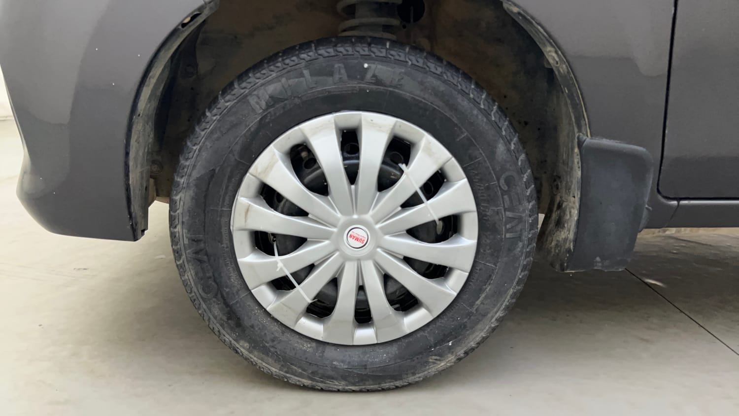Used 2017 Maruti Suzuki Alto 800 LXi Petrol Manual tyres LEFT FRONT TYRE RIM VIEW