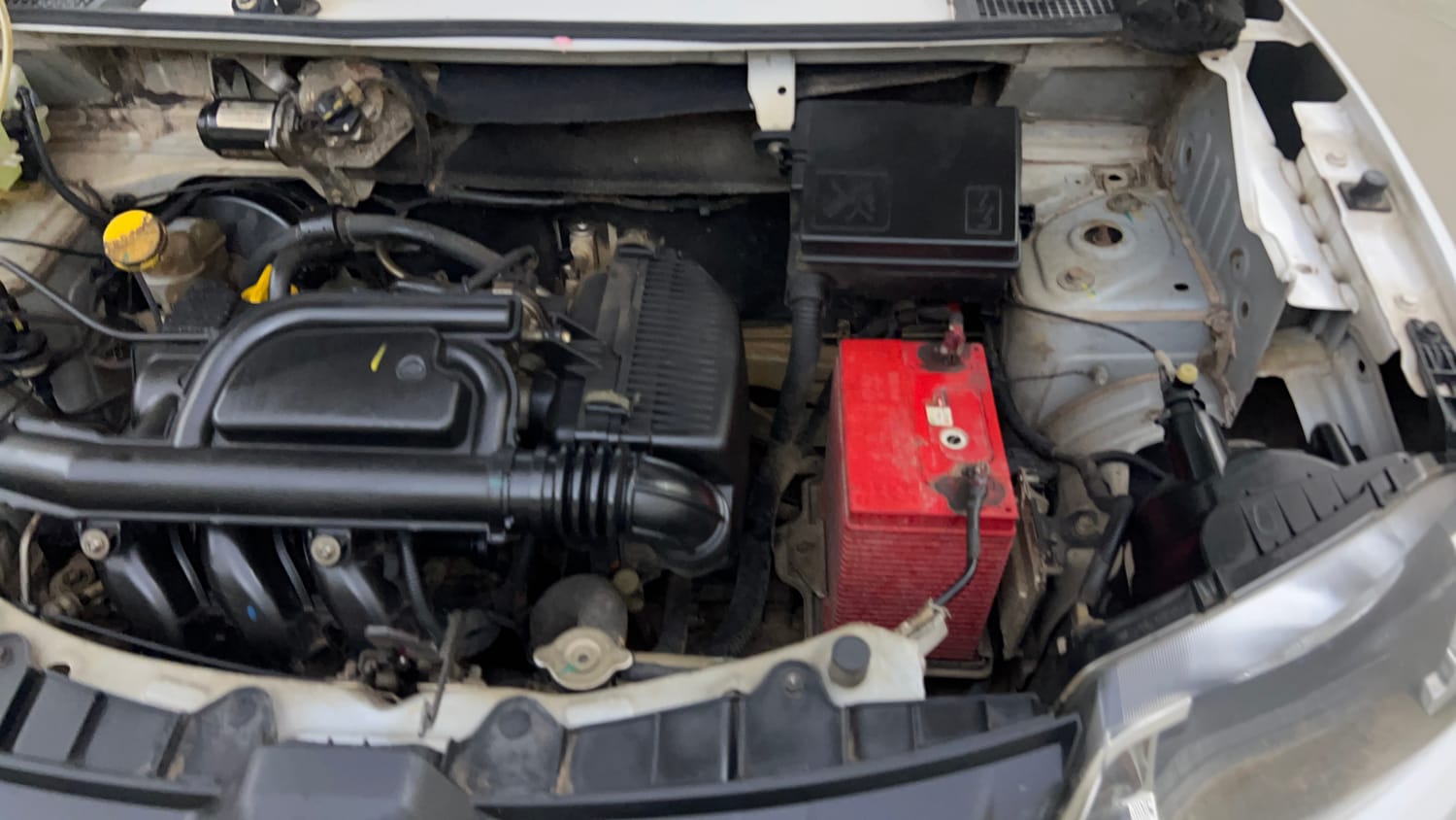 Used 2018 renault Kwid 1.0 RXL Anniversary Edition Petrol Manual engine ENGINE LEFT SIDE VIEW