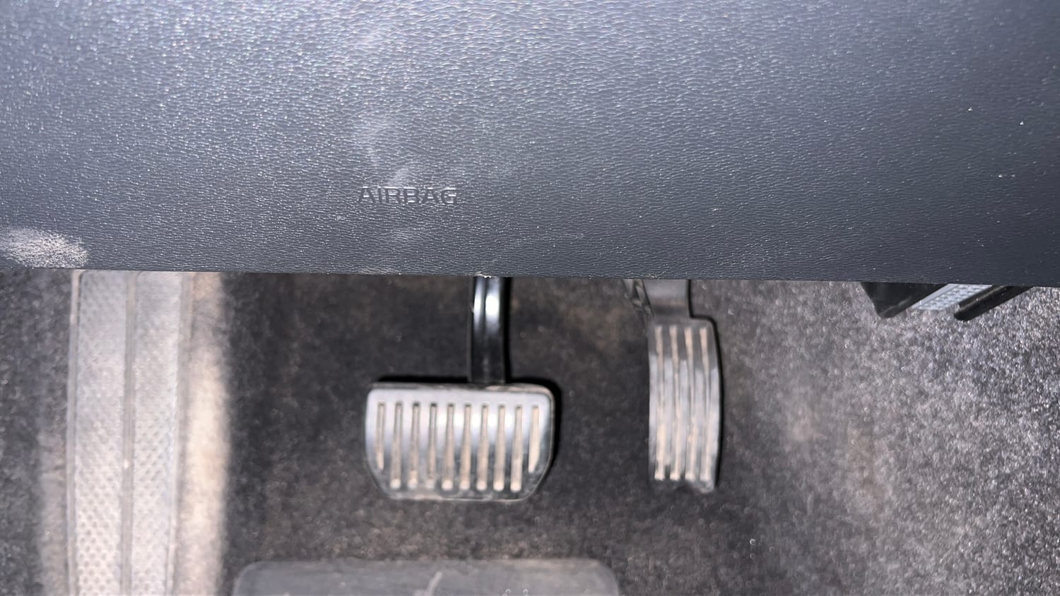 Used 2023 Volvo XC40 B4 Ultimate Petrol Automatic interior PEDALS VIEW