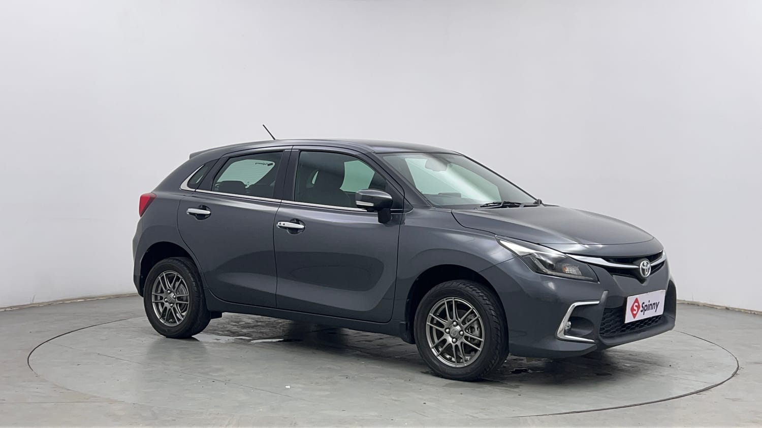 Used 2024 Toyota Glanza V AMT Petrol Automatic exterior RIGHT FRONT CORNER VIEW