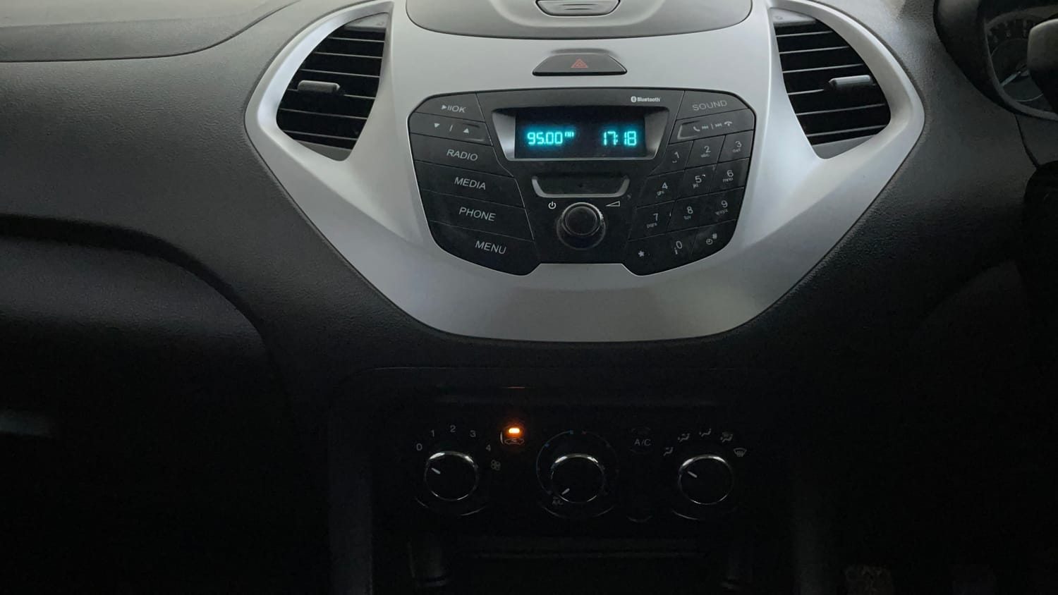 Used 2015 Ford Figo Trend 1.2 Ti-VCT Petrol Manual top_features Integrated (in-dash) music system