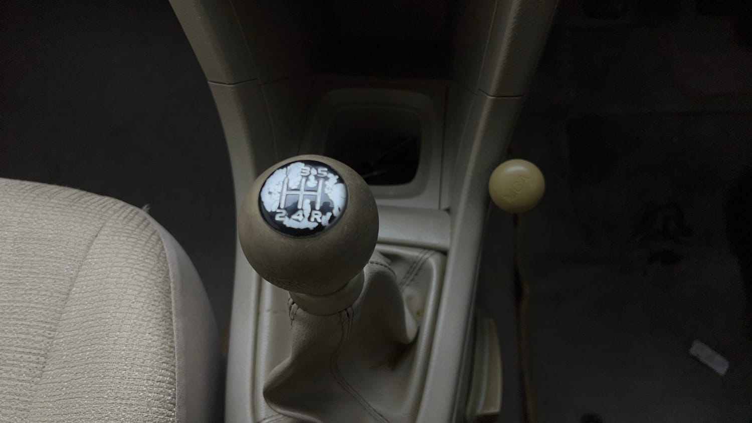 Used 2016 Maruti Suzuki Swift Dzire VXI Petrol Manual interior GEAR  KNOB VIEW