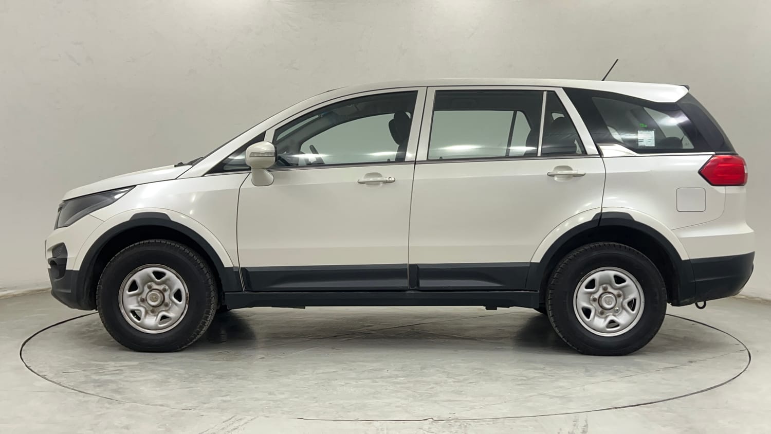 Used 2018 Tata Hexa XE 4x2 7 STR Diesel Manual exterior LEFT SIDE VIEW