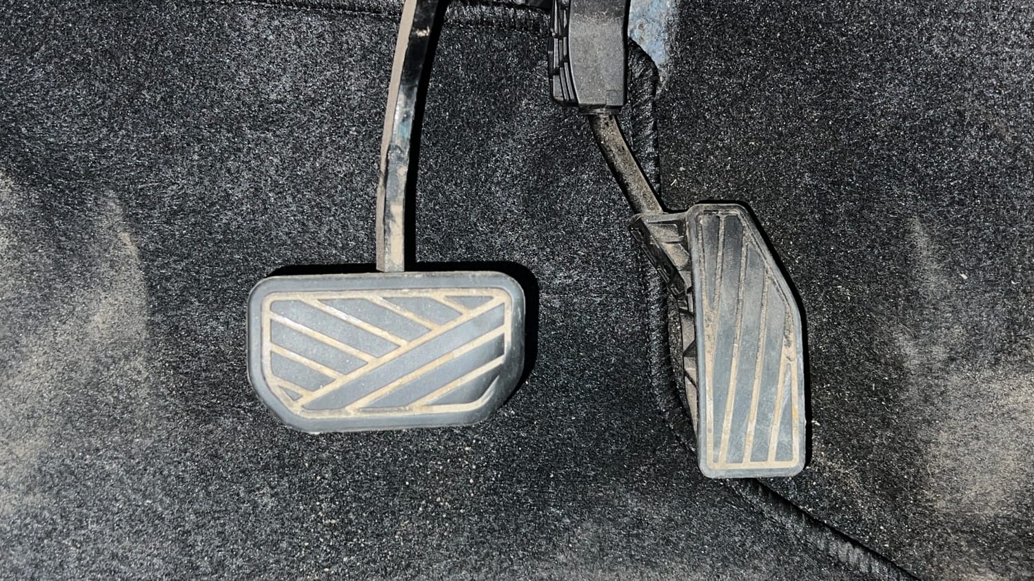 Used 2024 Maruti Suzuki XL6 Alpha AT Petrol Petrol Automatic interior PEDALS VIEW