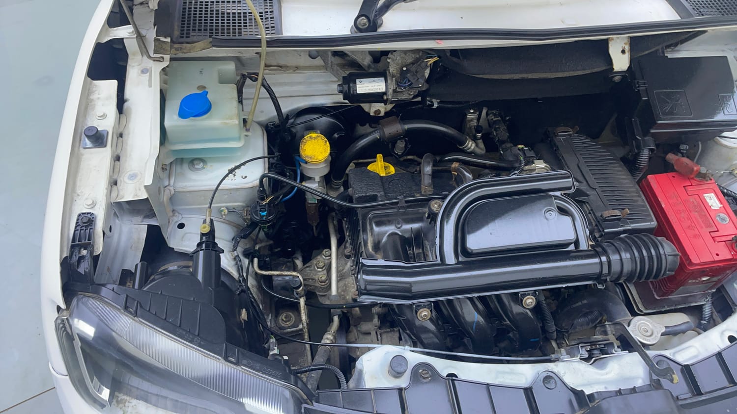 Used 2018 Renault Kwid 1.0 RXT AMT Opt Petrol Automatic engine ENGINE RIGHT SIDE VIEW