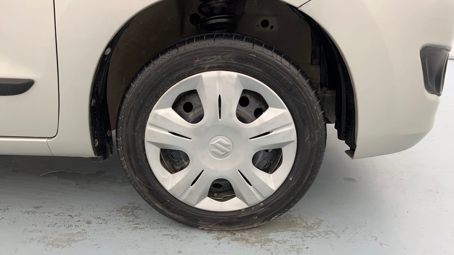Used 2018 Maruti Suzuki Wagon R 1.0 VXI AMT Petrol Automatic tyres RIGHT FRONT TYRE RIM VIEW