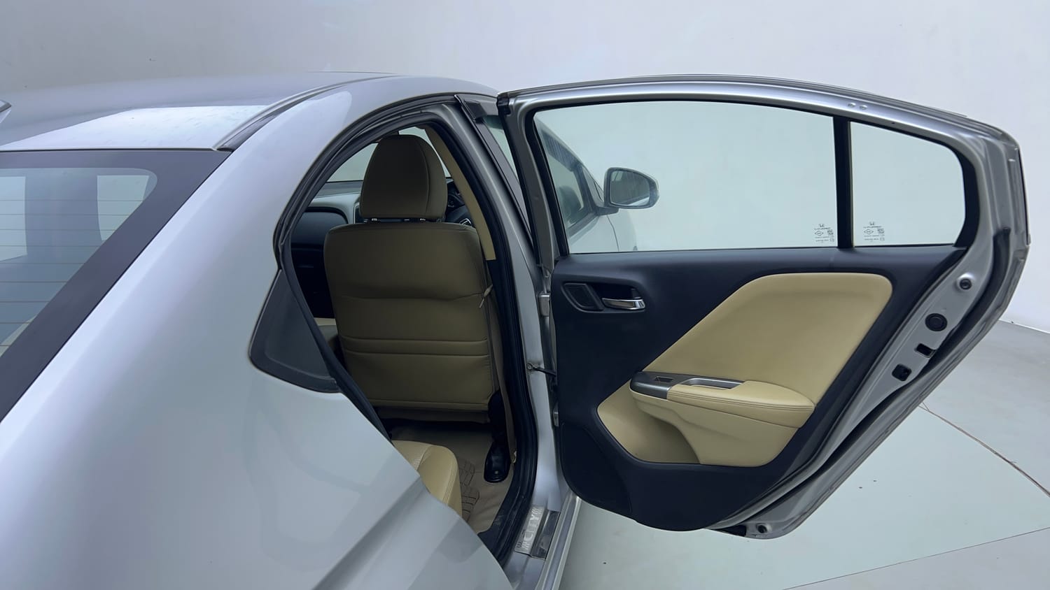 Used 2016 Honda City VX CVT Petrol Automatic interior RIGHT REAR DOOR OPEN VIEW
