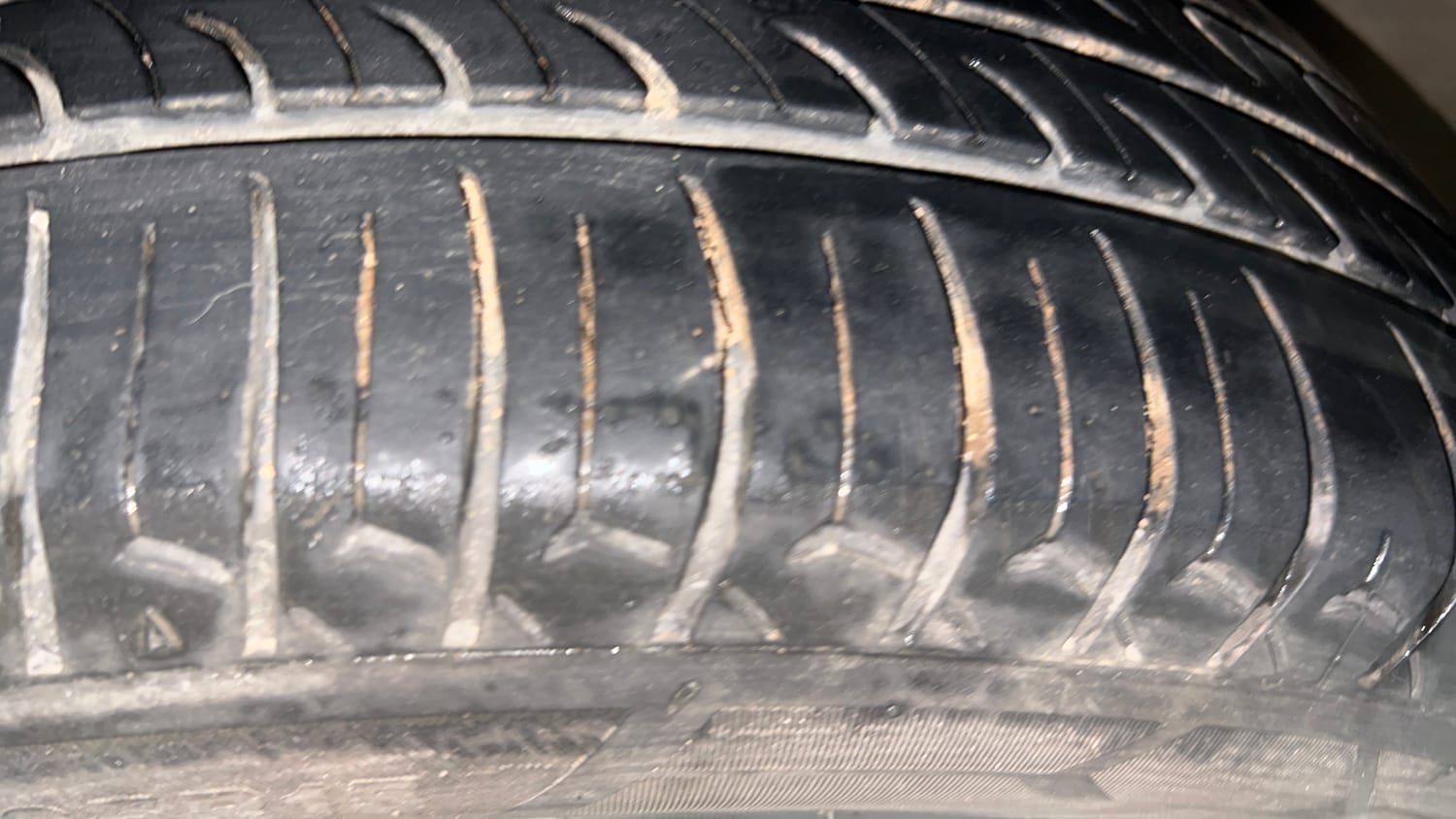 Used 2021 Maruti Suzuki Swift ZXi Plus AMT Petrol Automatic tyres LEFT REAR TYRE TREAD VIEW