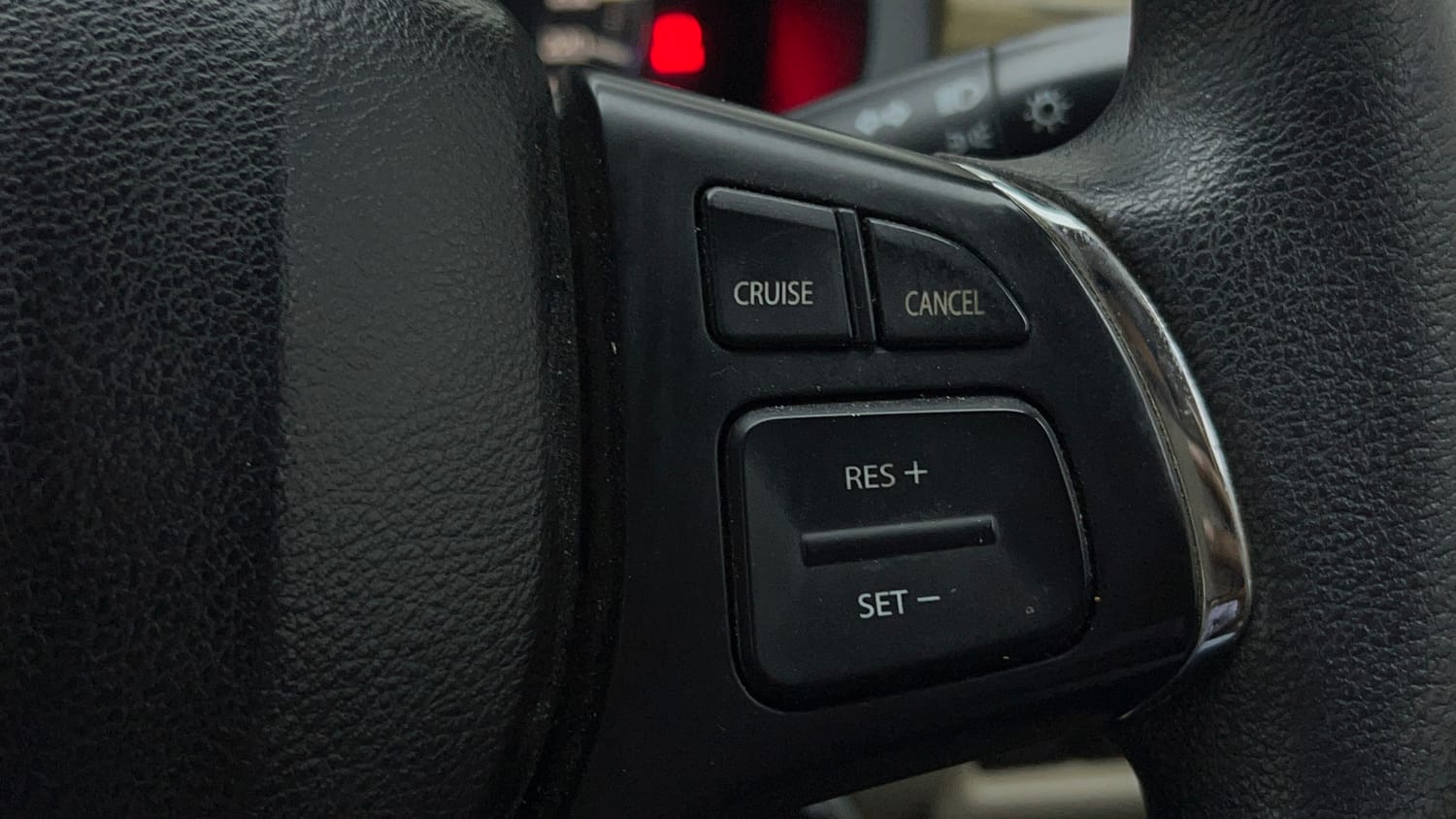 Used 2018 Maruti Suzuki Ciaz Delta Hybrid 1.5 AT Petrol Automatic top_features Cruise control