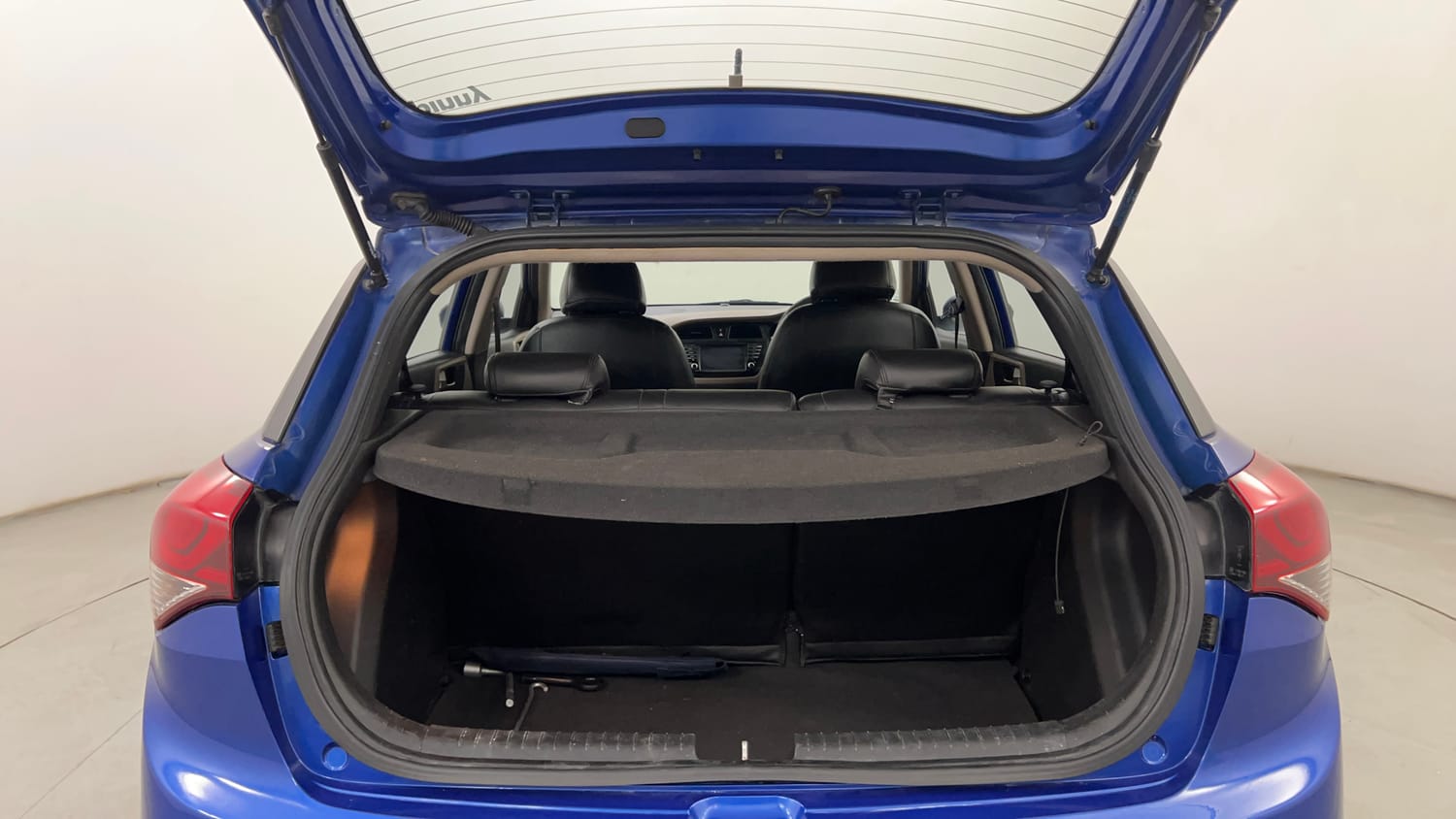 Used 2015 Hyundai Elite i20 Asta 1.2 Petrol Manual interior DICKY INSIDE VIEW
