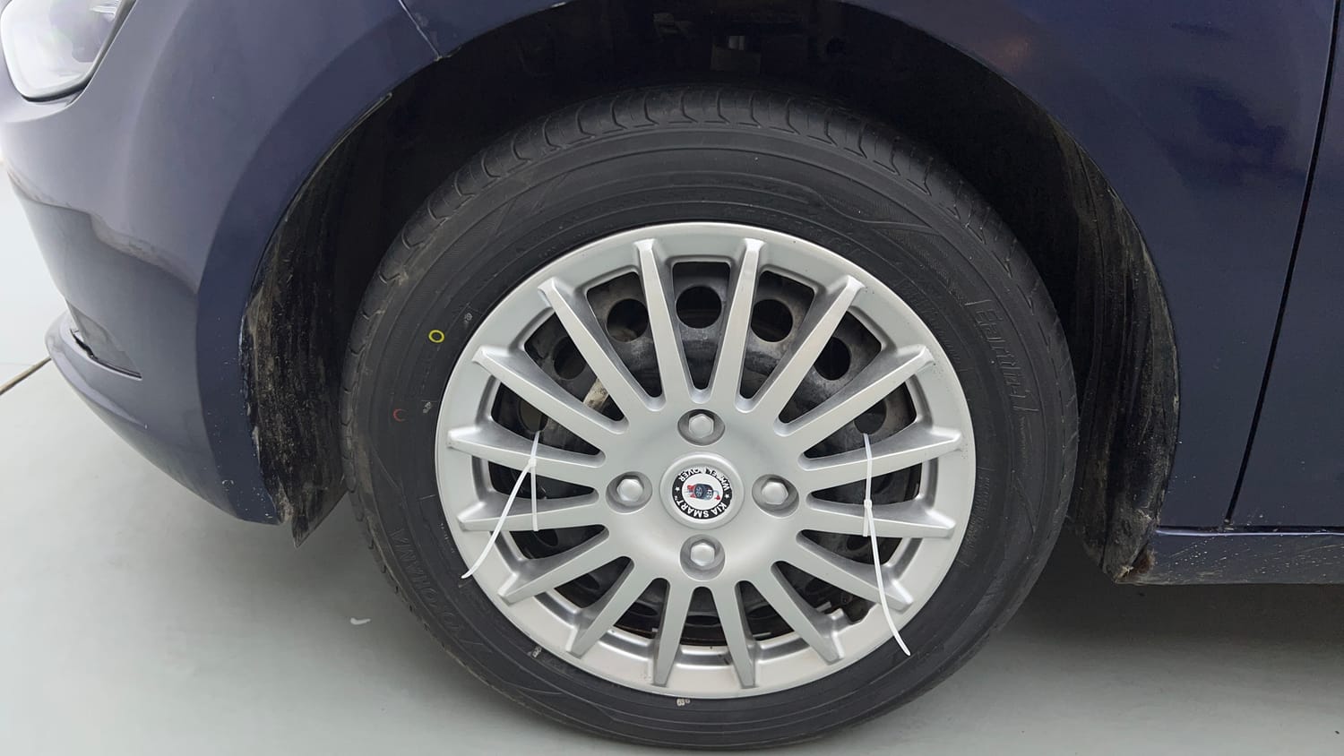 Used 2024 Tata Altroz XTA Petrol Petrol Automatic tyres LEFT FRONT TYRE RIM VIEW