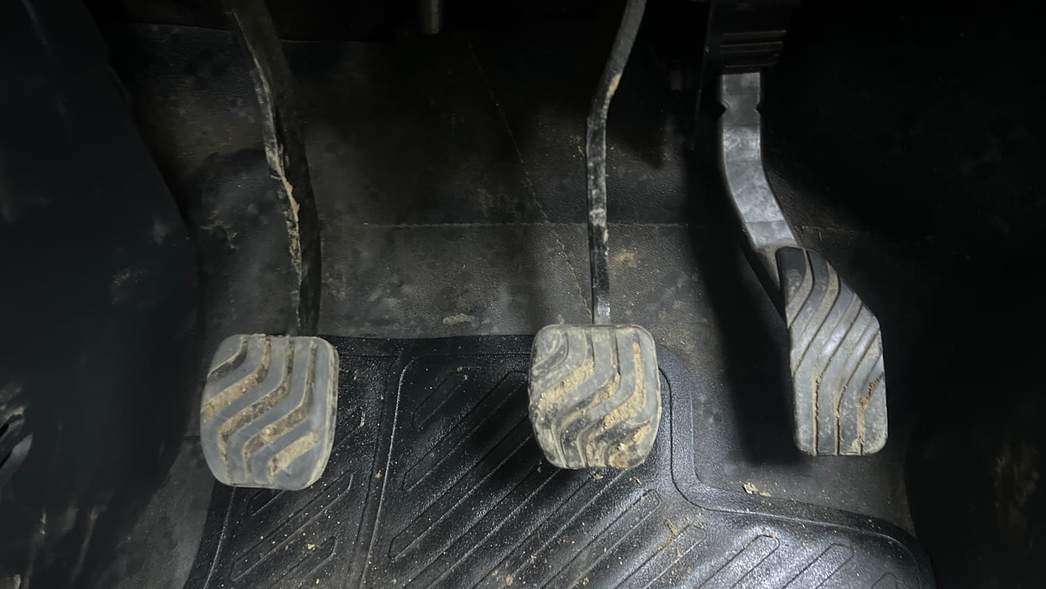Used 2025 Nissan Magnite Tekna Plus HRAO 1.0 Turbo Petrol MT Petrol Manual interior PEDALS VIEW