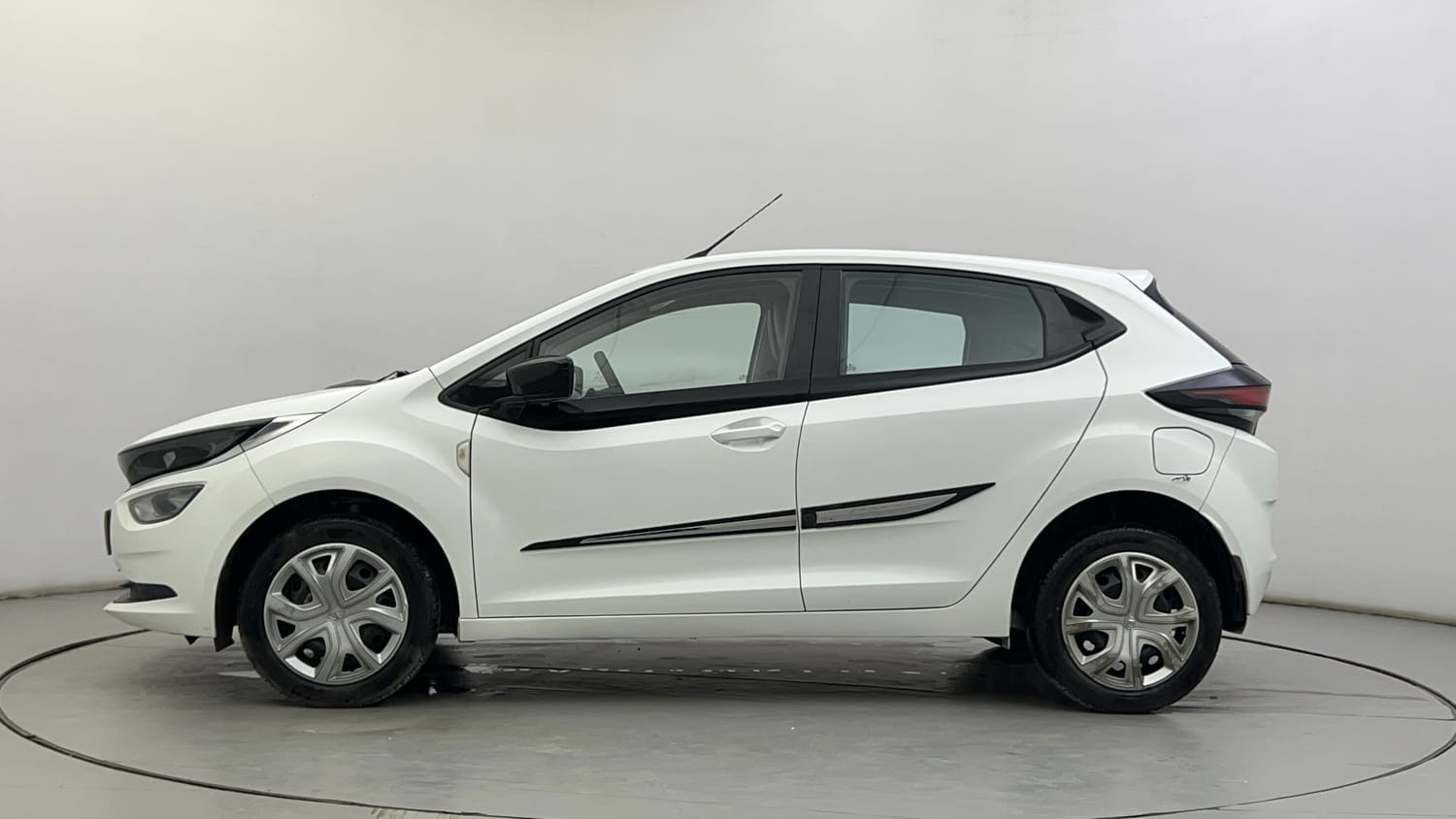 Used 2022 Tata Altroz XT Petrol Petrol Manual exterior LEFT SIDE VIEW