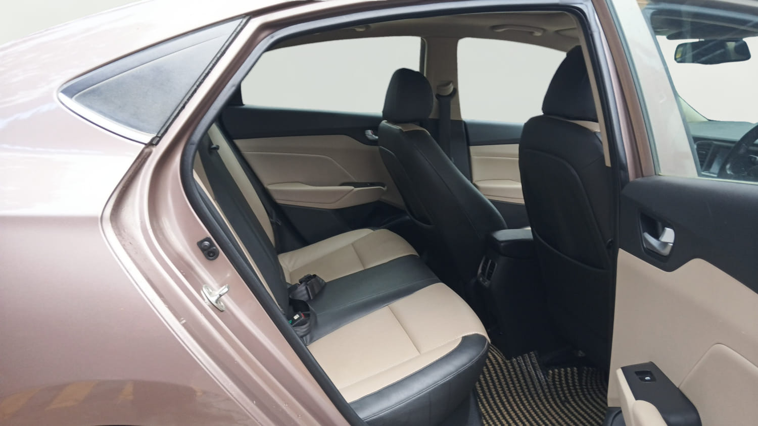 Used 2018 Hyundai Verna SX (O)1.6 VTVT Petrol Manual interior RIGHT SIDE REAR DOOR CABIN VIEW