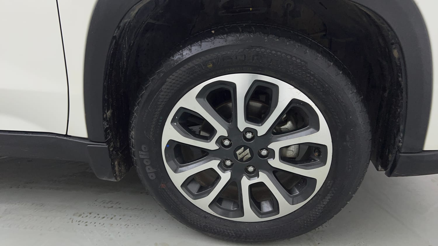 Used 2023 Maruti Suzuki Grand Vitara Zeta Smart Hybrid Petrol Manual tyres RIGHT FRONT TYRE RIM VIEW