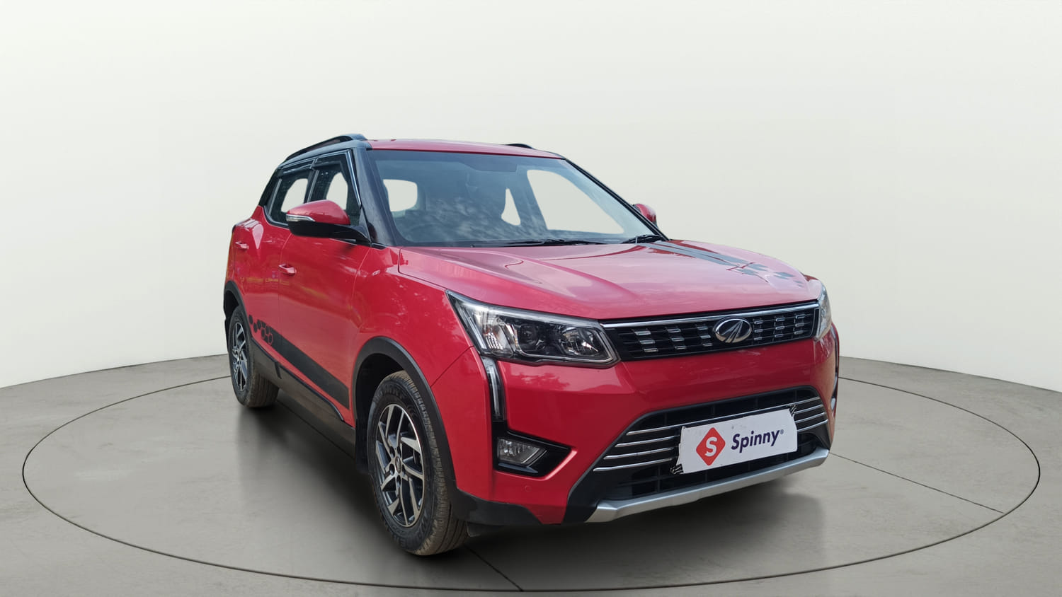 Used 2022 Mahindra XUV 300 W8 (O) 1.5 Diesel AMT Diesel Automatic exterior RIGHT FRONT CORNER VIEW