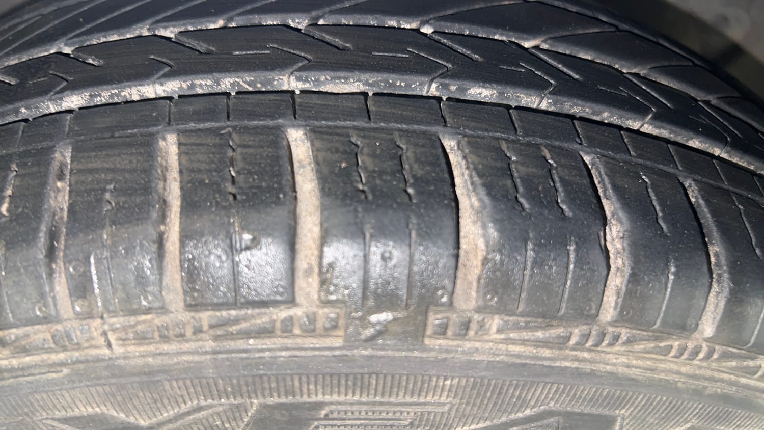 Used 2017 Hyundai Grand i10 Sportz 1.2 Kappa VTVT Petrol Manual tyres RIGHT FRONT TYRE TREAD VIEW