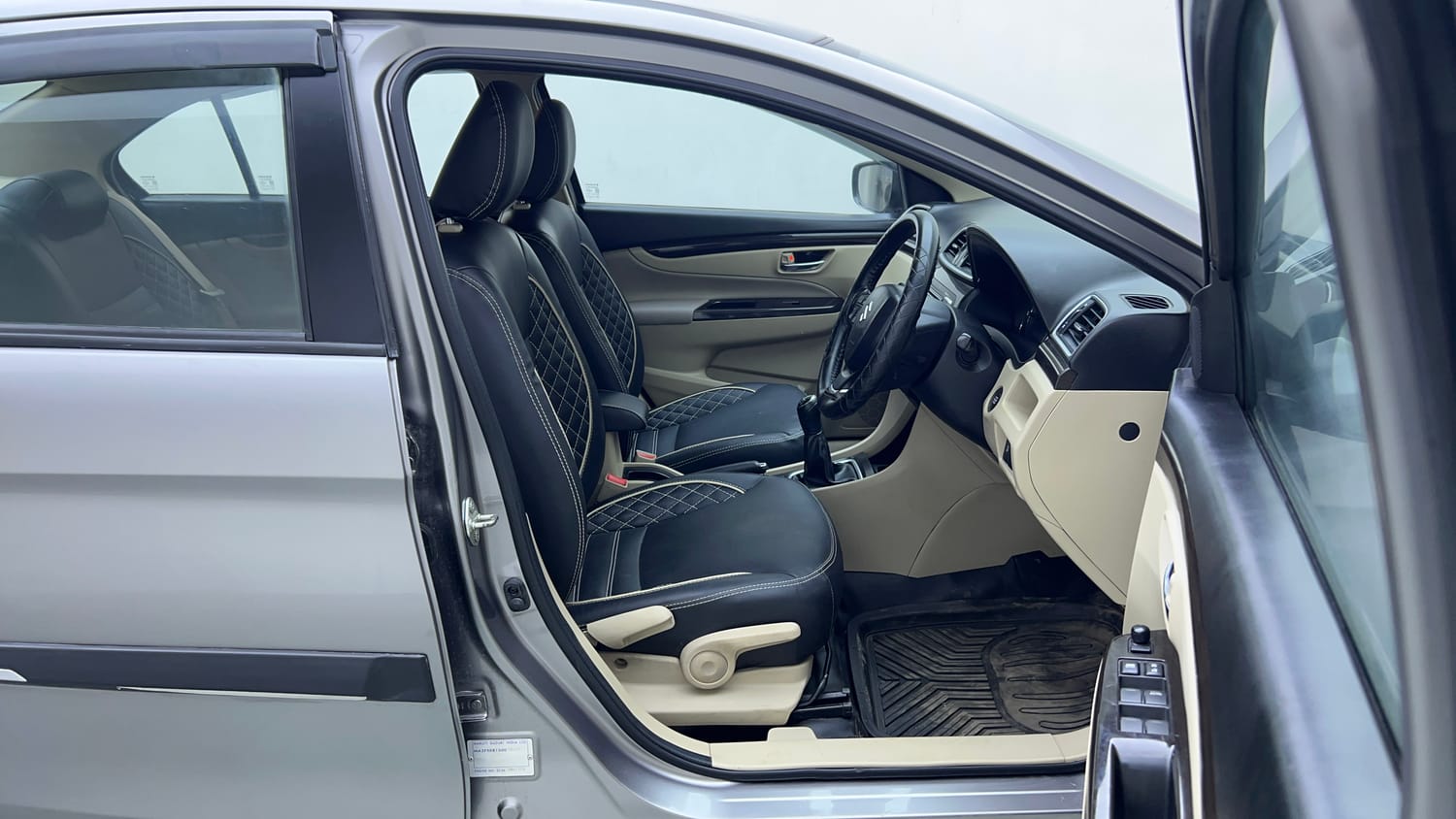 Used 2017 Maruti Suzuki Ciaz Zeta 1.3 Hybrid Diesel Manual interior RIGHT SIDE FRONT DOOR CABIN VIEW