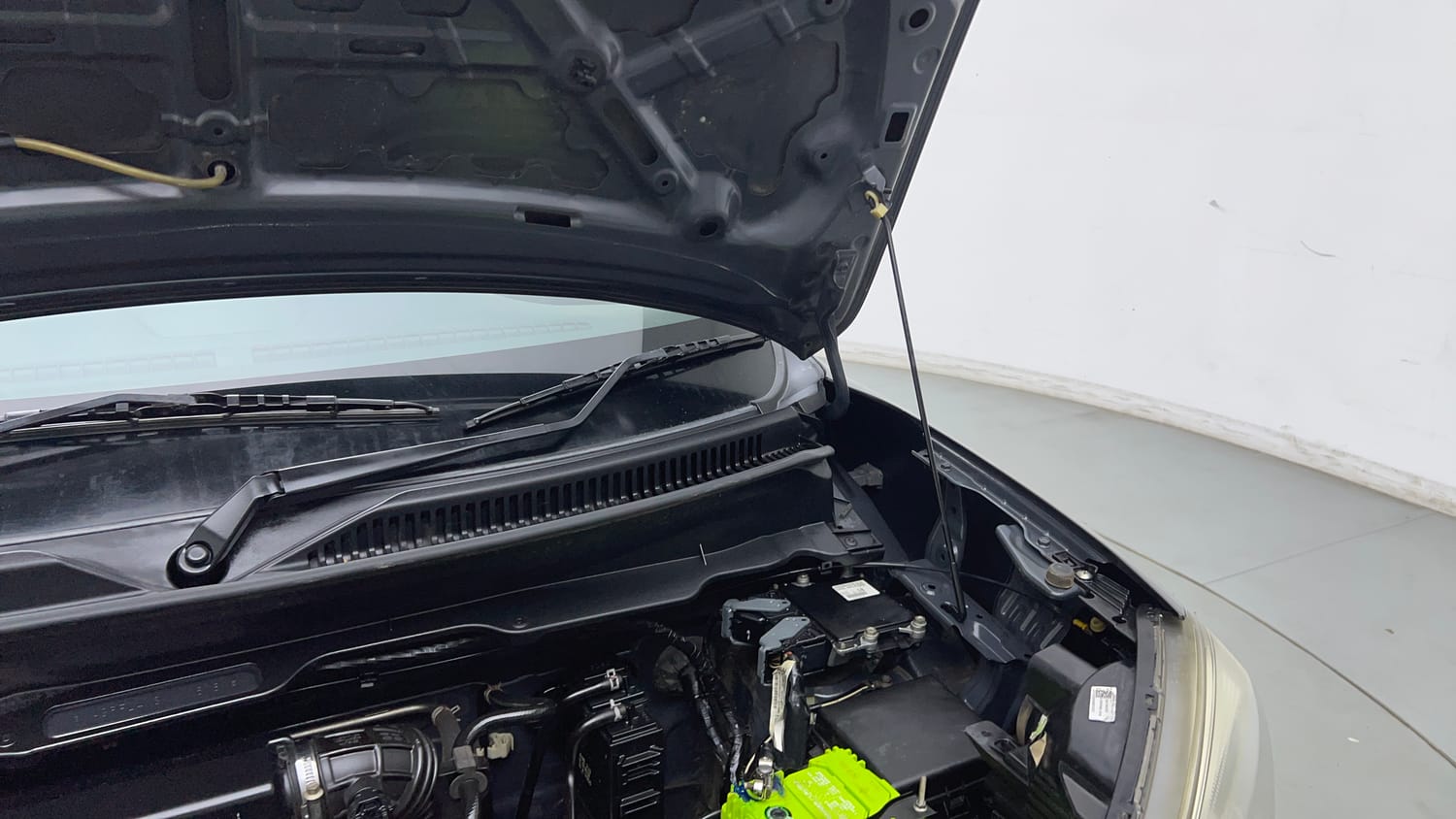 Used 2019 Maruti Suzuki S-Presso VXi Plus AMT Petrol Automatic engine ENGINE LEFT SIDE HINGE & APRON VIEW