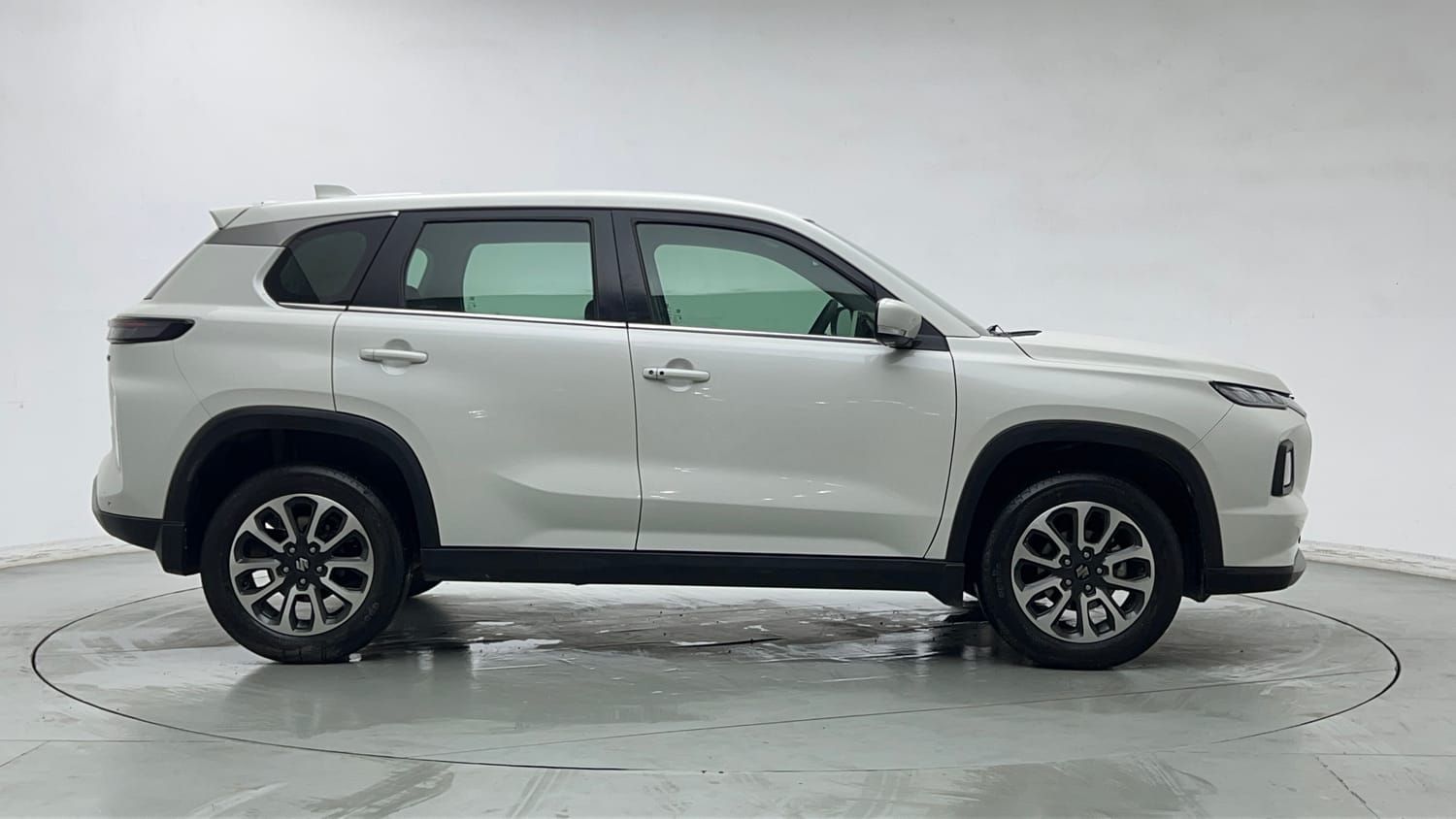 Used 2023 Maruti Suzuki Grand Vitara Zeta Smart Hybrid Petrol Manual exterior RIGHT SIDE VIEW