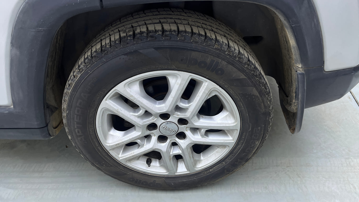 Used 2018 Jeep Compass Limited (O) 2.0 Diesel Diesel Manual tyres LEFT REAR TYRE RIM VIEW
