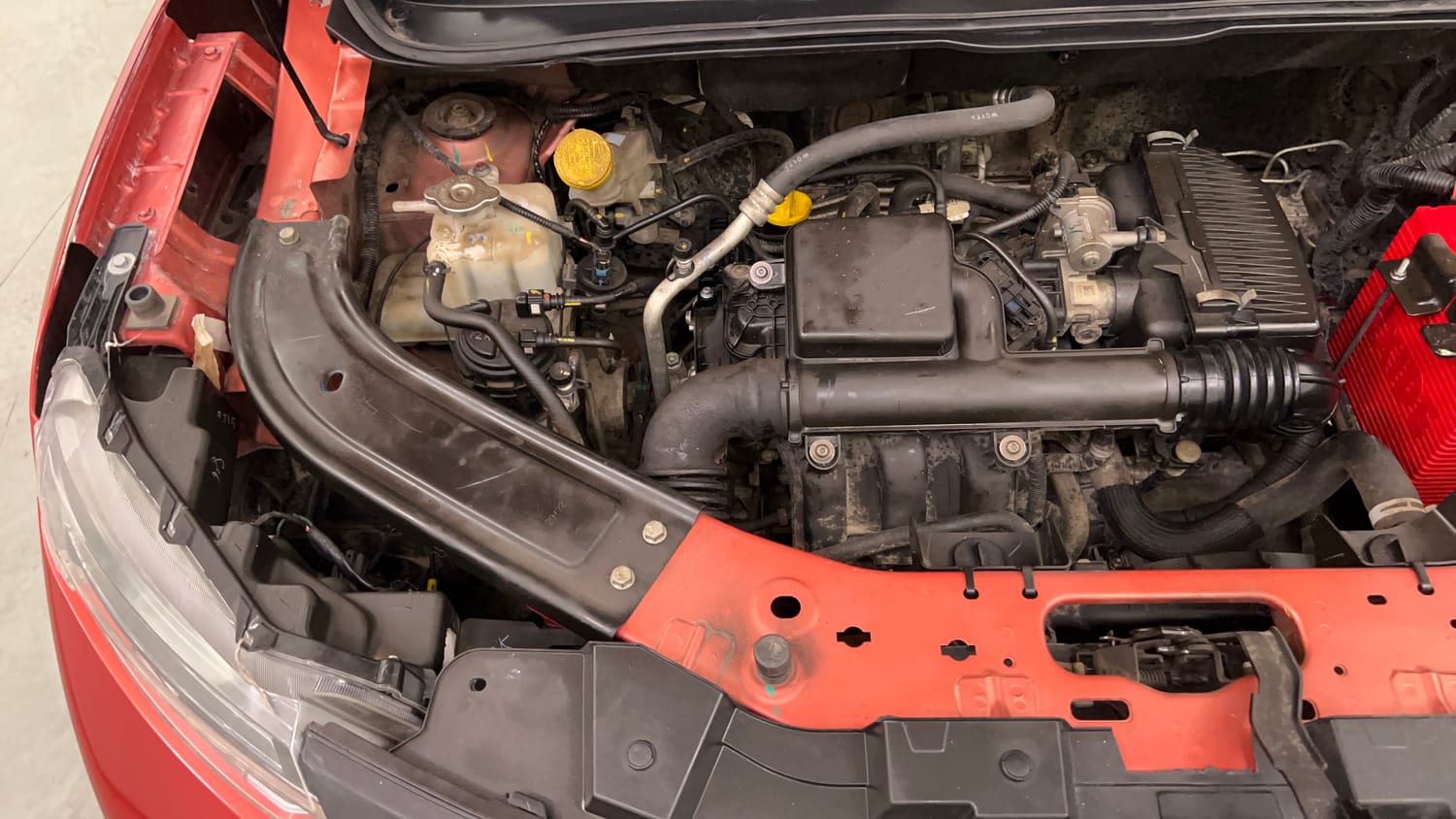 Used 2022 Renault Kiger RXT (O) MT Dual Tone Petrol Manual engine ENGINE RIGHT SIDE VIEW