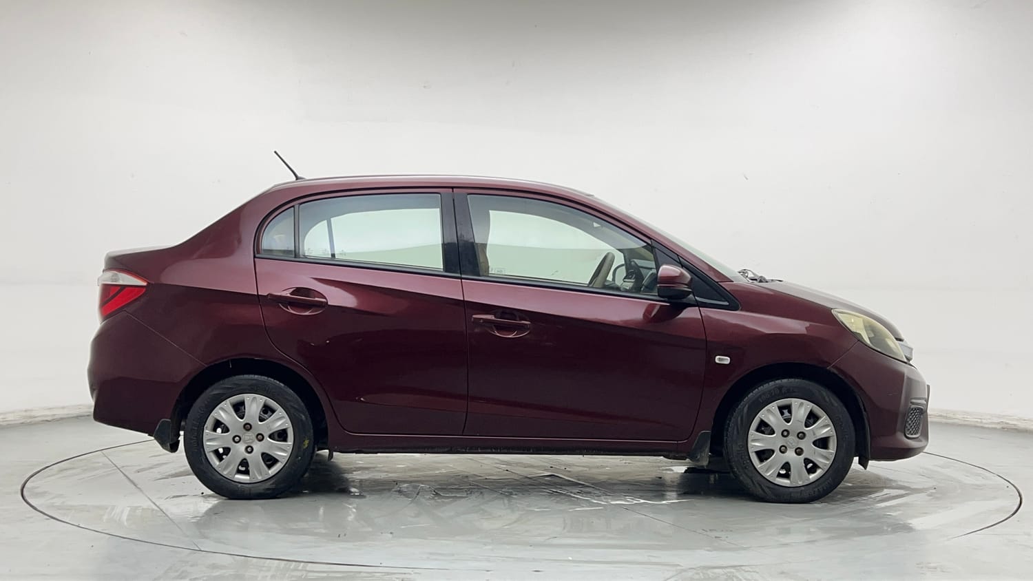 Used 2016 Honda Amaze 1.2 S i-VTEC Petrol Manual exterior RIGHT SIDE VIEW