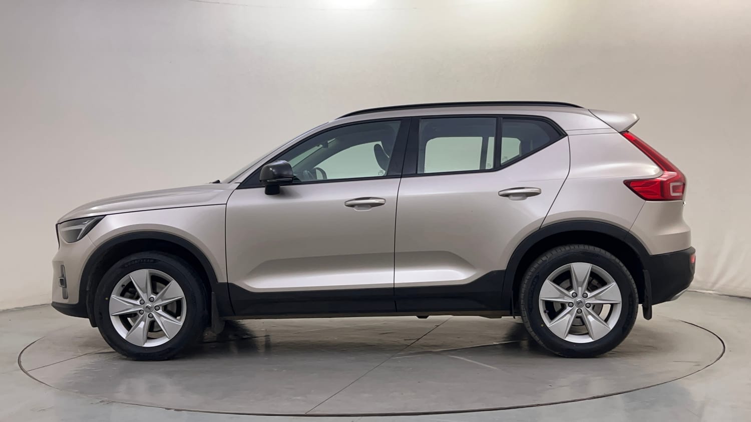 Used 2023 Volvo XC40 B4 Ultimate Petrol Automatic exterior LEFT SIDE VIEW