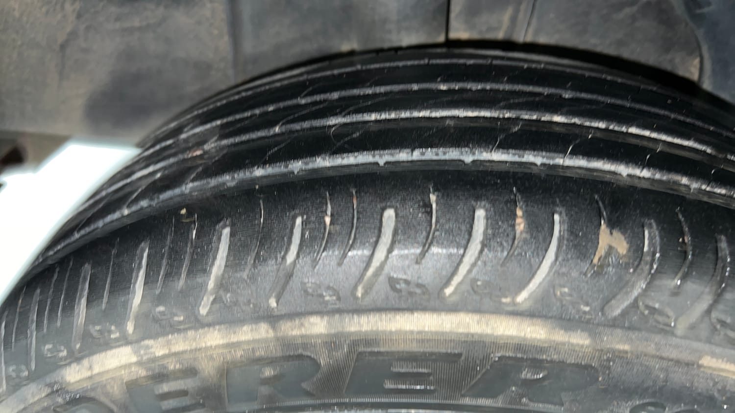Used 2023 Nissan Magnite XV Executive Petrol Manual tyres RIGHT REAR TYRE TREAD VIEW