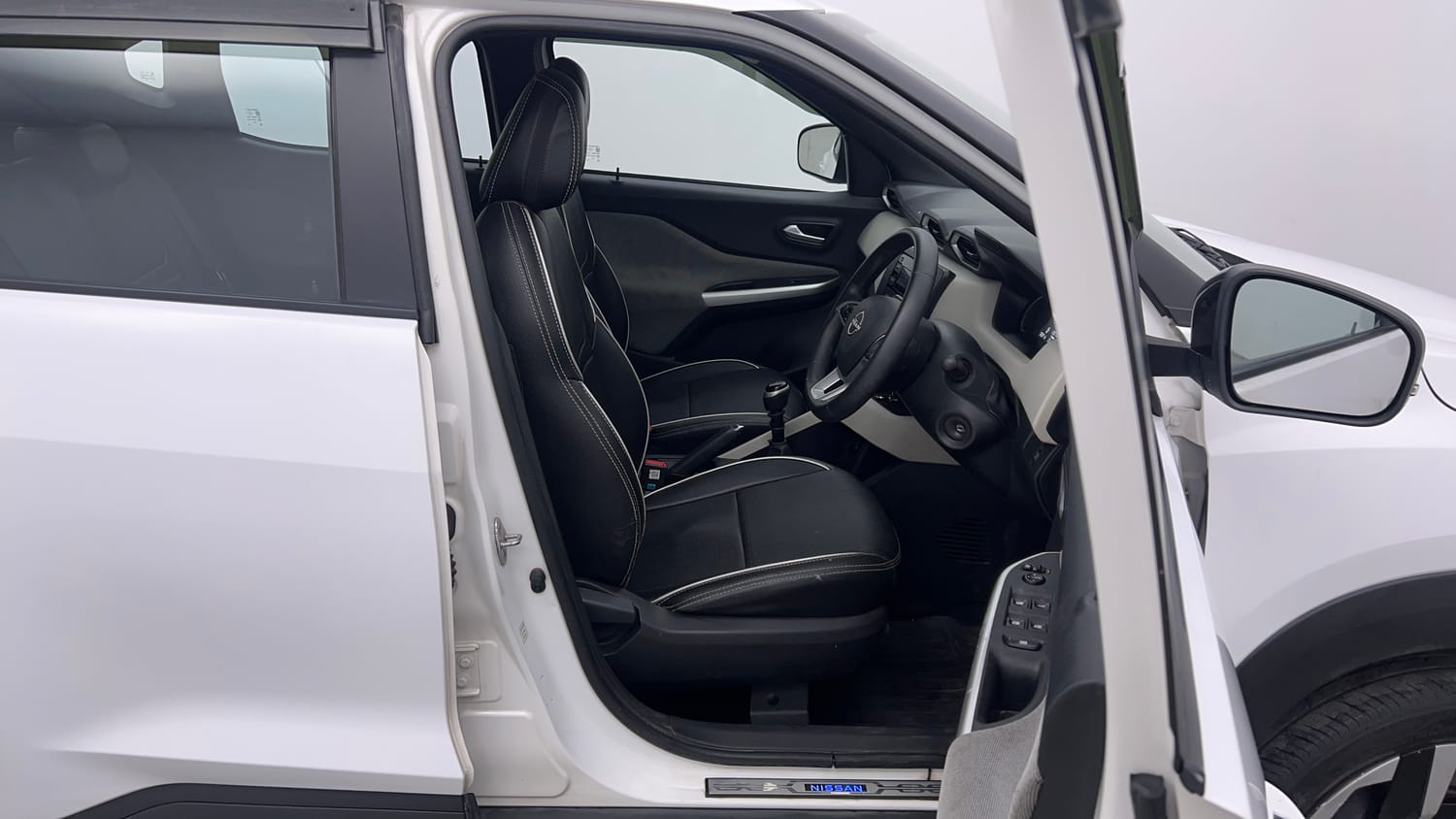 Used 2021 Nissan Magnite XL Petrol Manual interior RIGHT SIDE FRONT DOOR CABIN VIEW