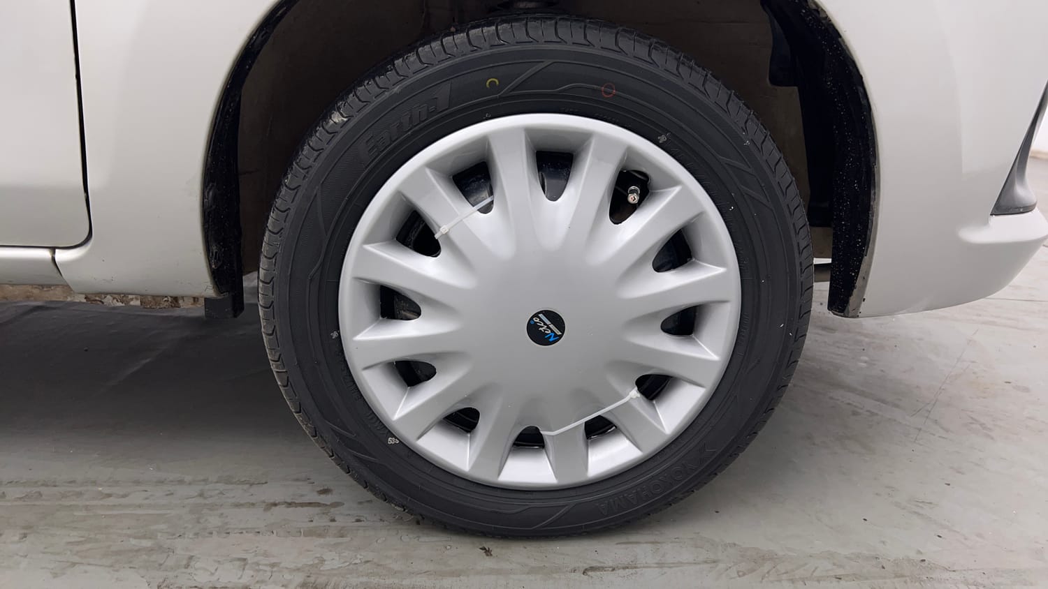 Used 2015 Maruti Suzuki Alto K10 VXi Petrol Manual tyres RIGHT FRONT TYRE RIM VIEW