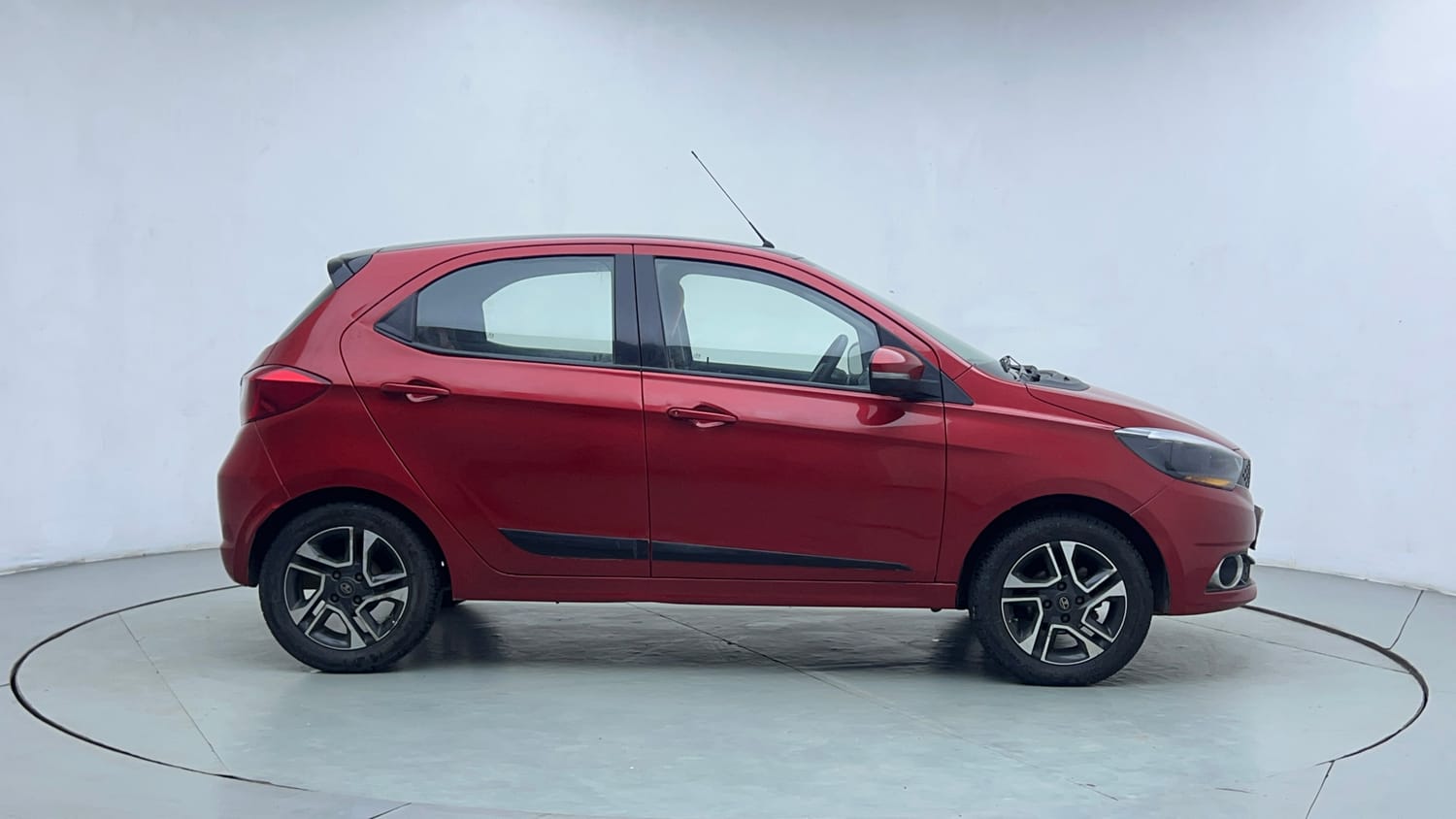 Used 2019 Tata Tiago XZ+ Petrol+cng(outside fitted) Cng Manual exterior RIGHT SIDE VIEW