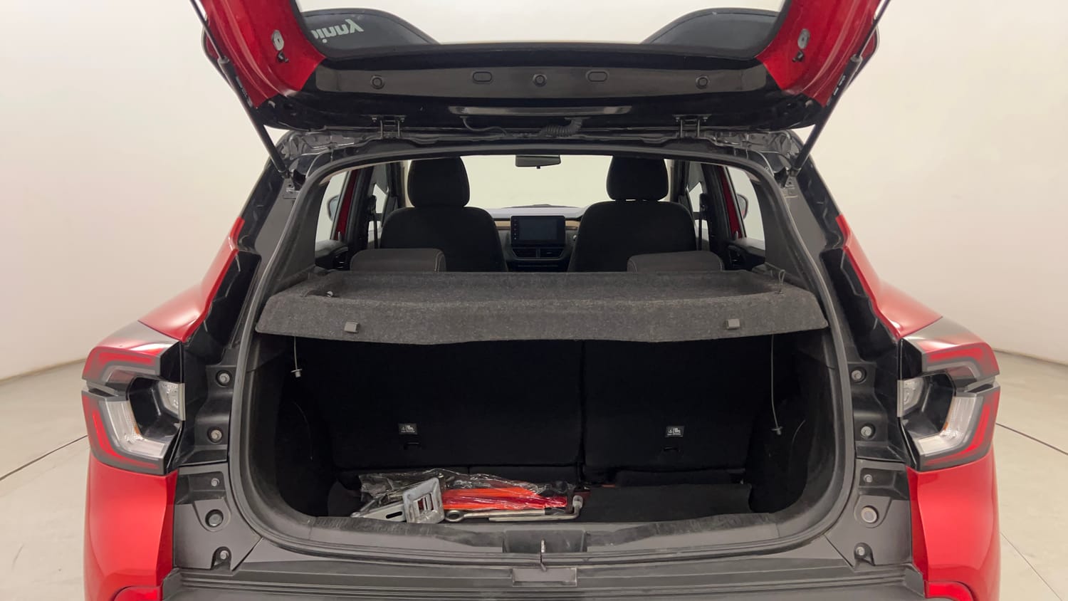 Used 2022 Renault Kiger RXT (O) MT Dual Tone Petrol Manual interior DICKY INSIDE VIEW