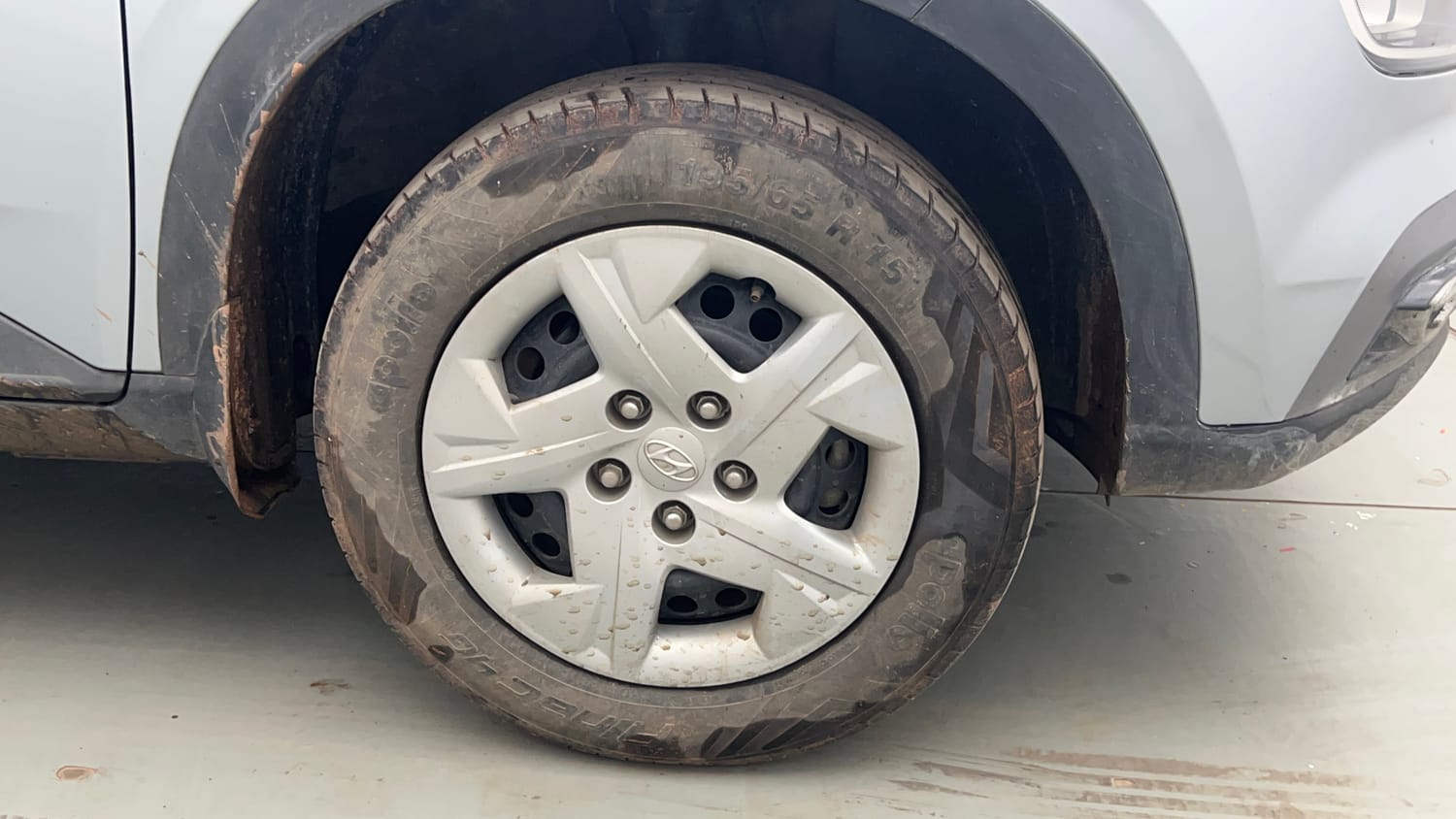 Used 2022 Hyundai Venue S 1.2 Petrol Petrol Manual tyres RIGHT FRONT TYRE RIM VIEW