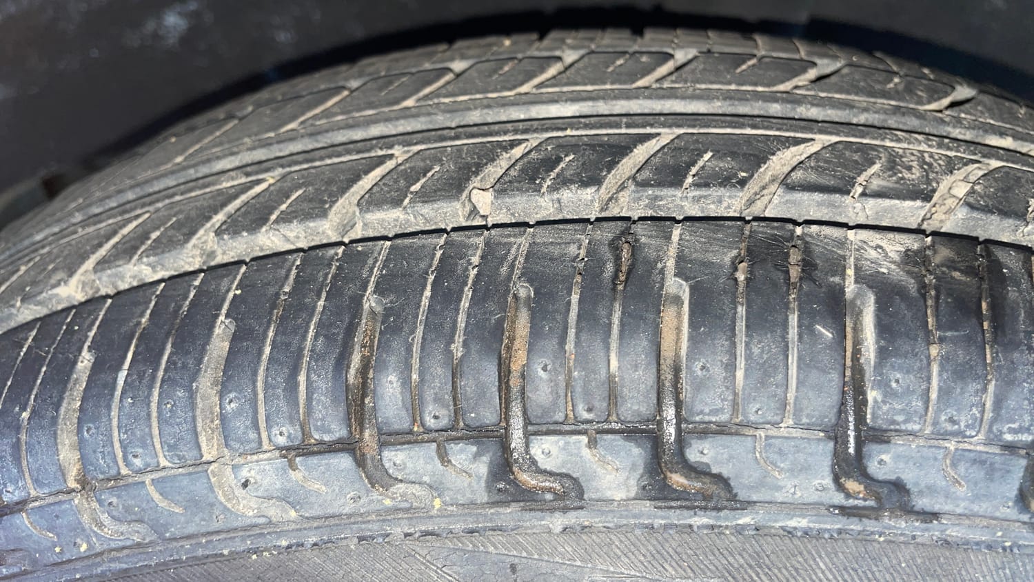 Used 2018 Renault Kwid 1.0 RXT AMT Opt Petrol Automatic tyres LEFT REAR TYRE TREAD VIEW