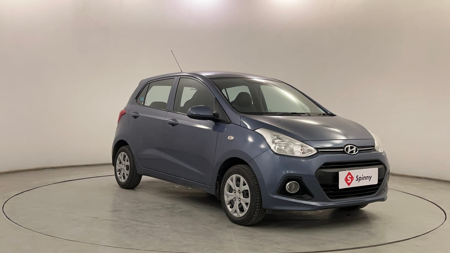 Used 2016 Hyundai Grand i10 Magna AT 1.2 Kappa VTVT Petrol Automatic exterior RIGHT FRONT CORNER VIEW