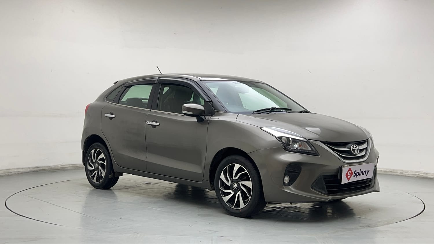 Used 2020 Toyota Glanza V CVT Petrol Automatic exterior RIGHT FRONT CORNER VIEW